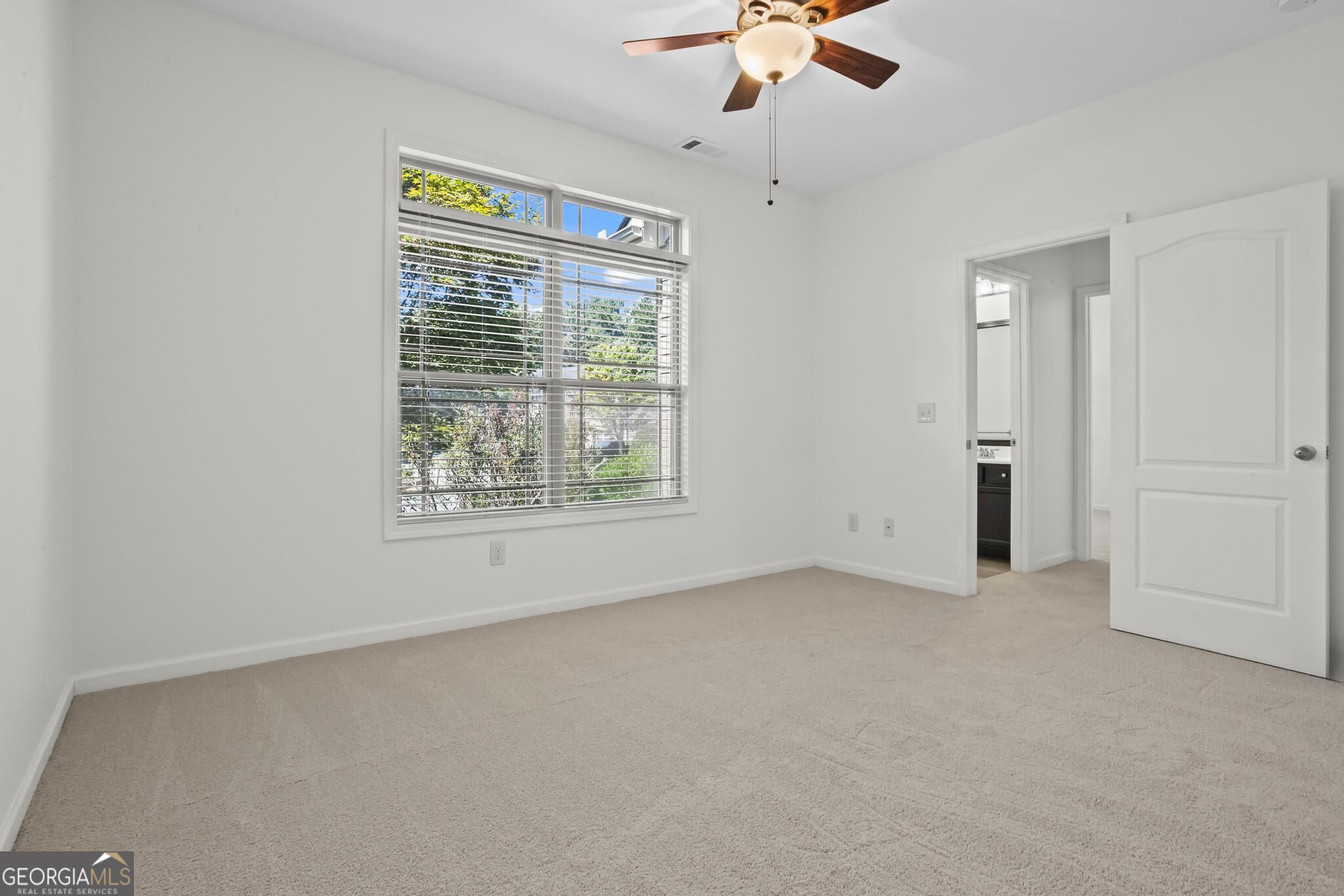 152 Stonebridge Crossing Property Photo 24