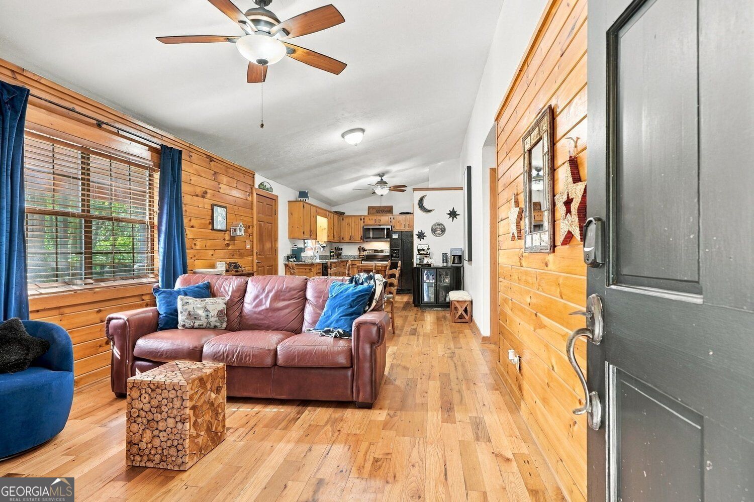 579 Galaxy Way Ne Property Photo 6