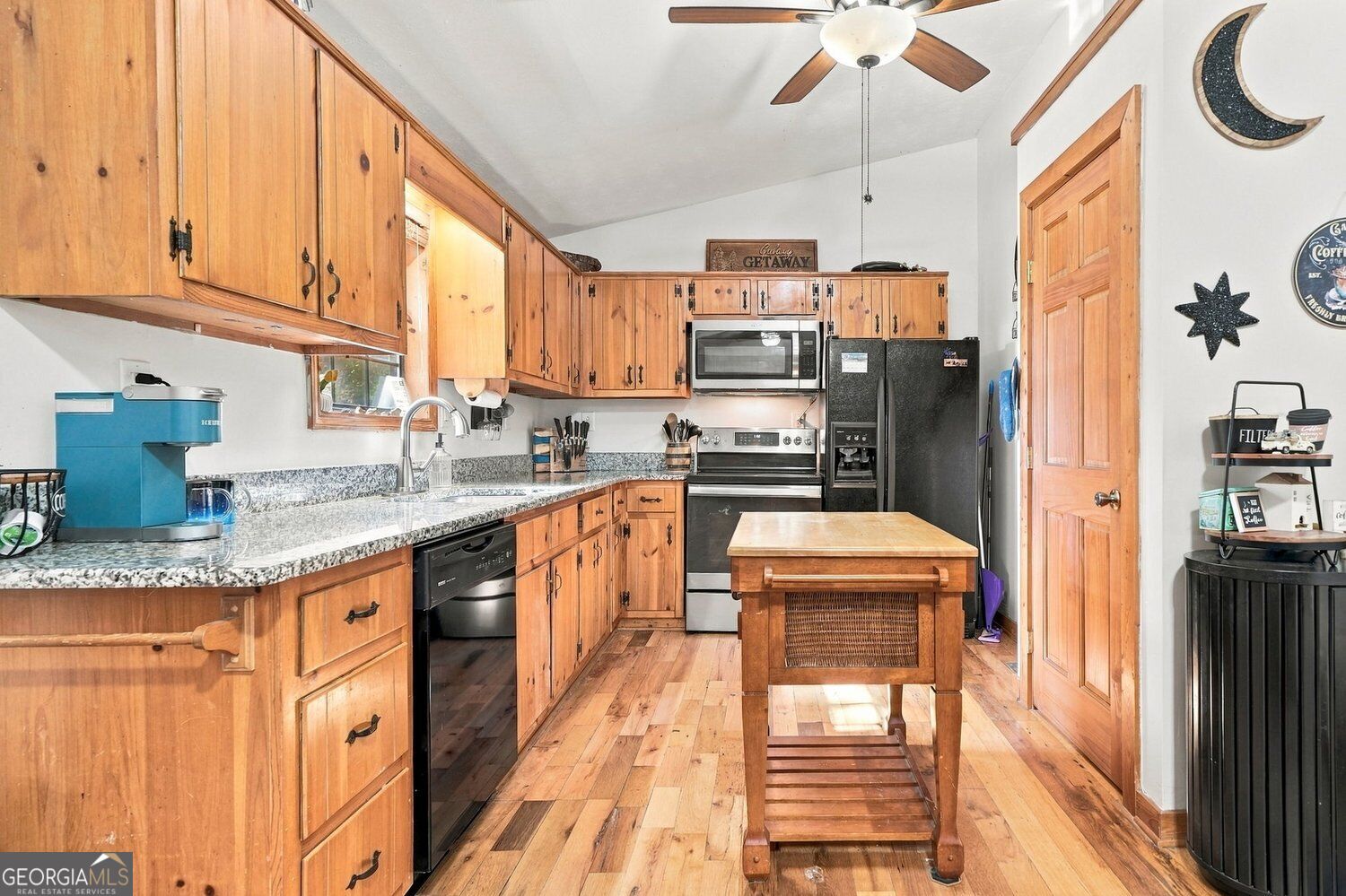 579 Galaxy Way Ne Property Photo 9