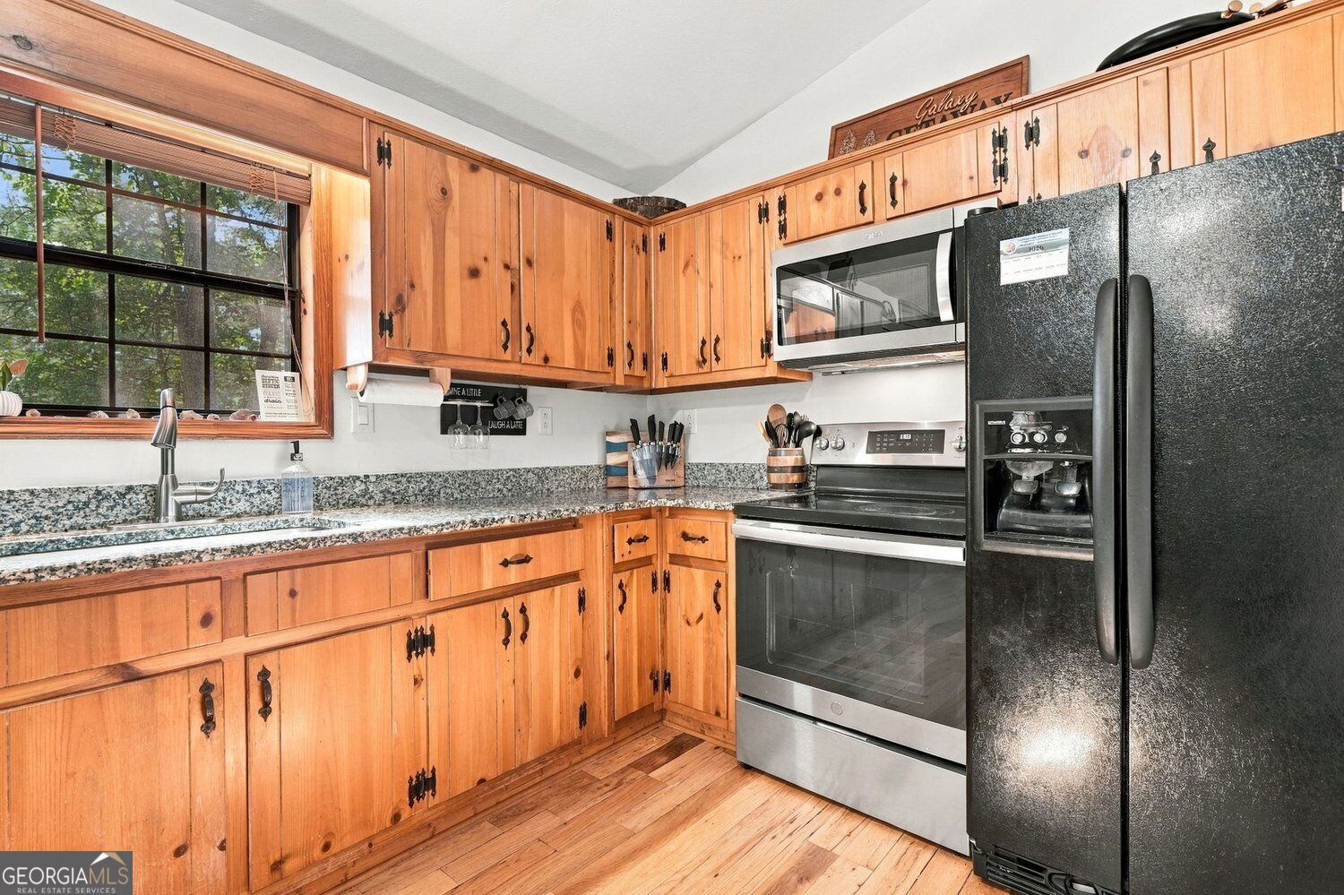 579 Galaxy Way Ne Property Photo 12