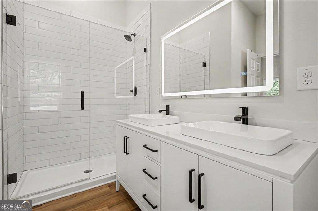 2426 Woodland Drive Nw Property Photo 6
