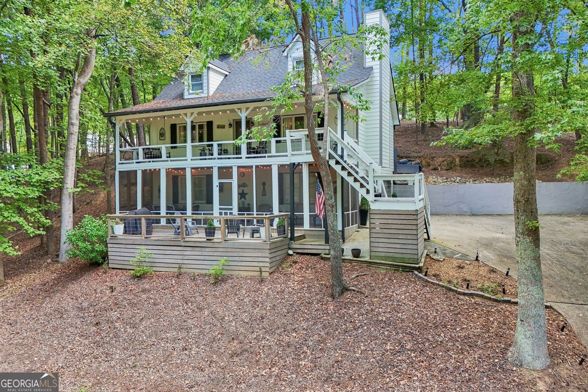 211 Hillside Drive Property Photo 3