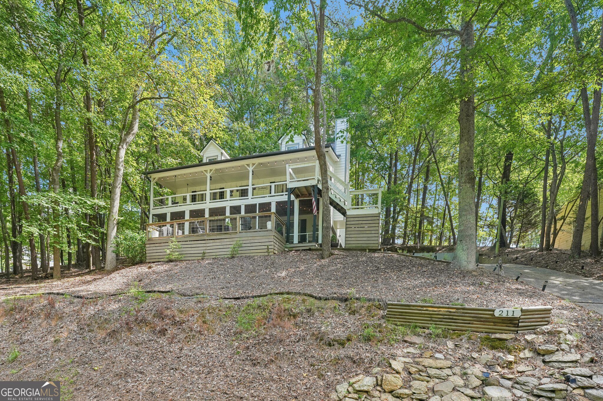 211 Hillside Drive Property Photo 5