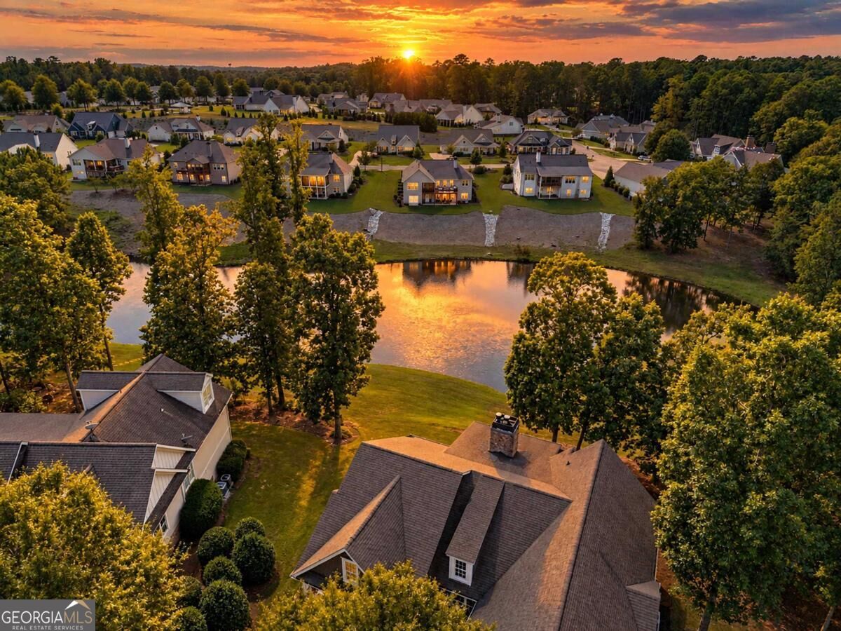 1021 Harbor Loop Property Photo 4