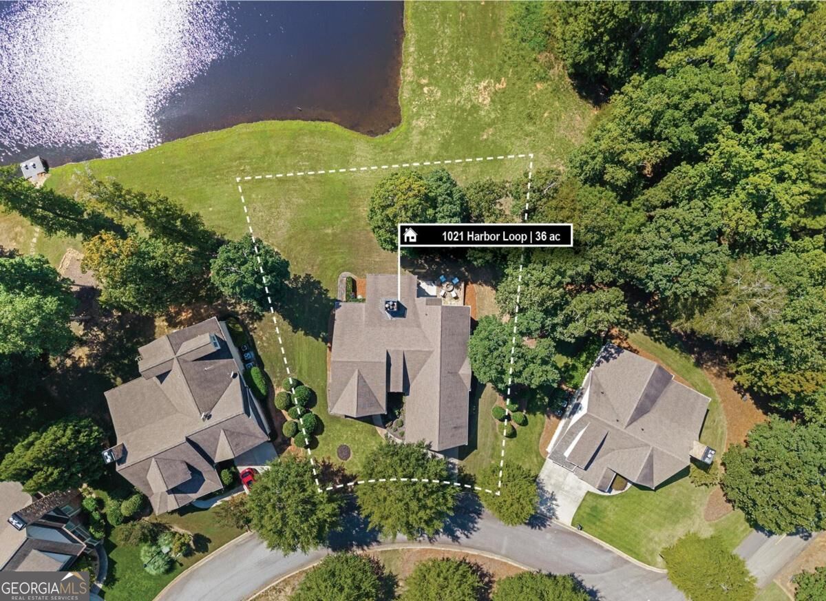 1021 Harbor Loop Property Photo 7