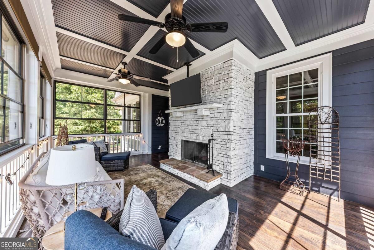 1021 Harbor Loop Property Photo 34
