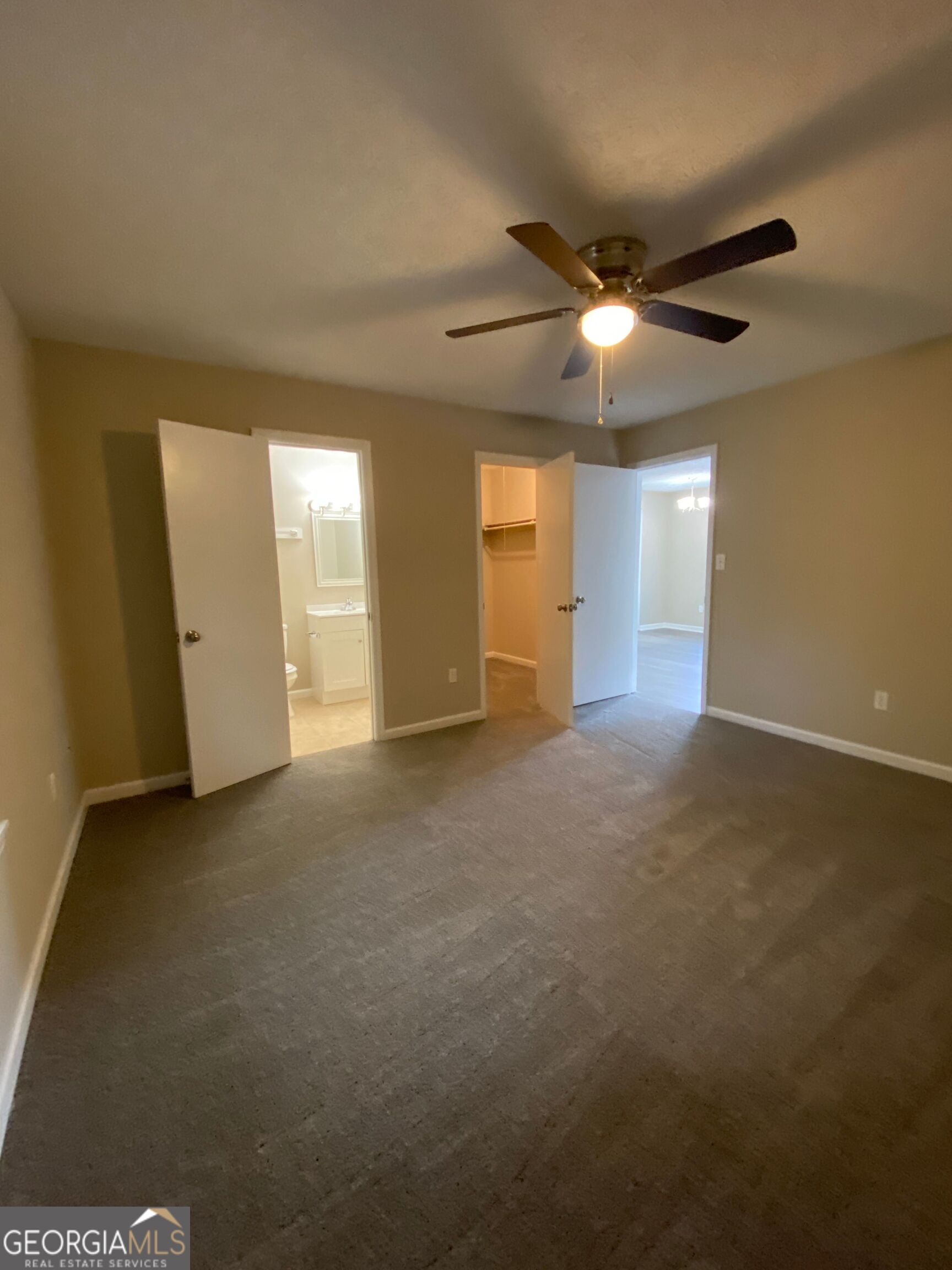 105 Howell Way # 3 Property Photo 4