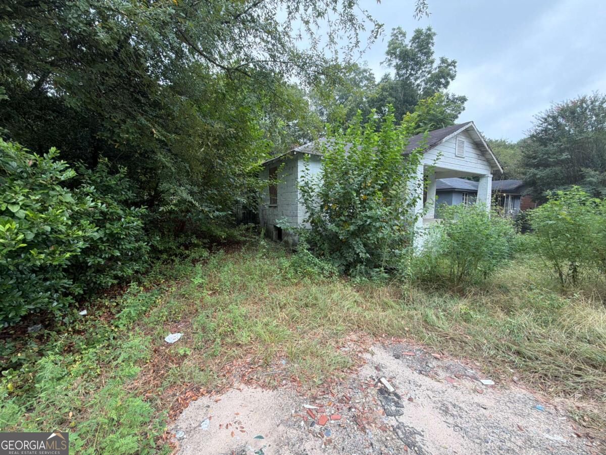 1450 May Avenue Property Photo 2