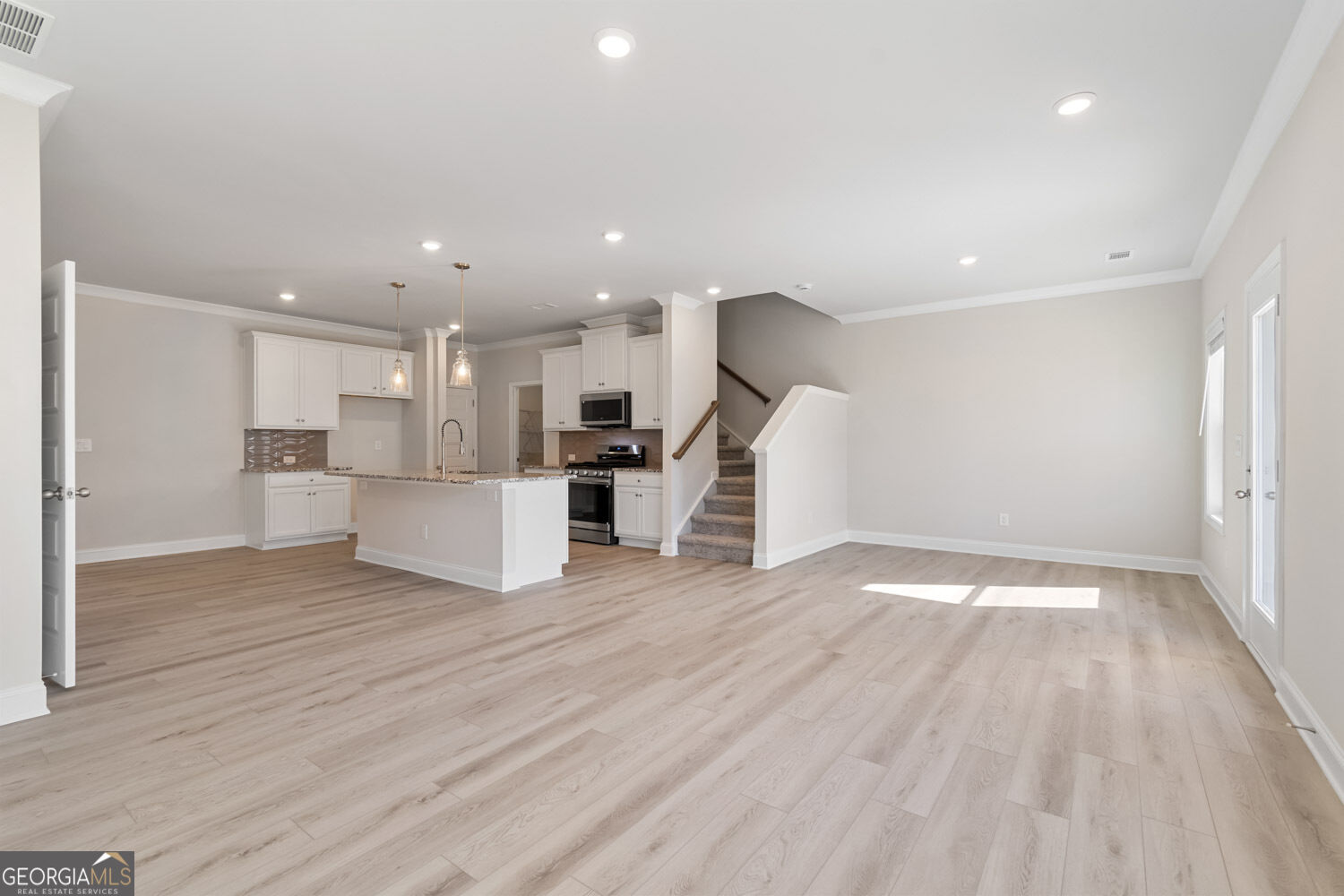 101 Avian Way Property Photo 5