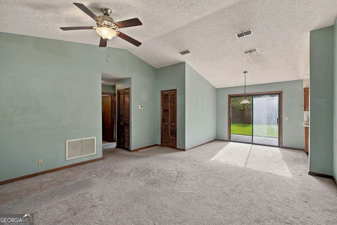 113 Pineneedle Court Property Photo 2