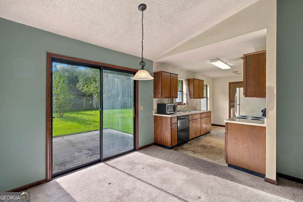 113 Pineneedle Court Property Photo 5