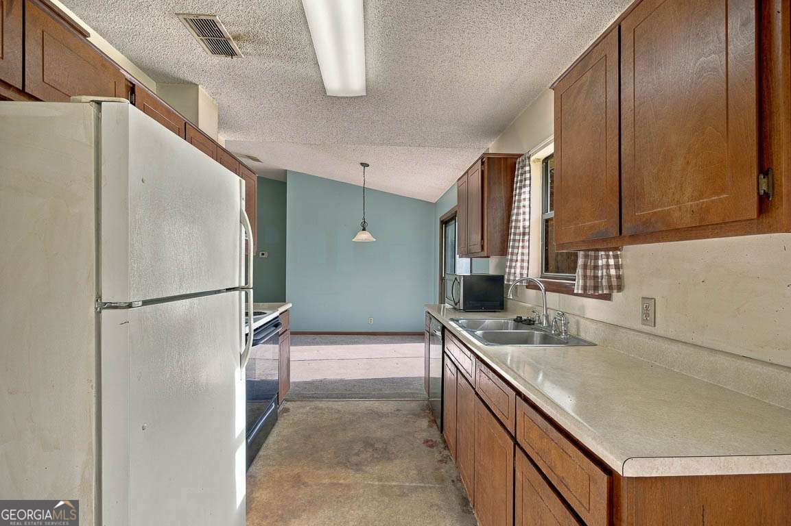 113 Pineneedle Court Property Photo 8