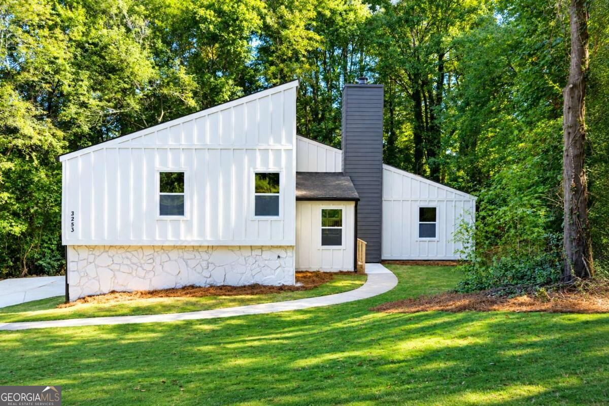3253 Cedar Bluff Drive Ne Property Photo 1