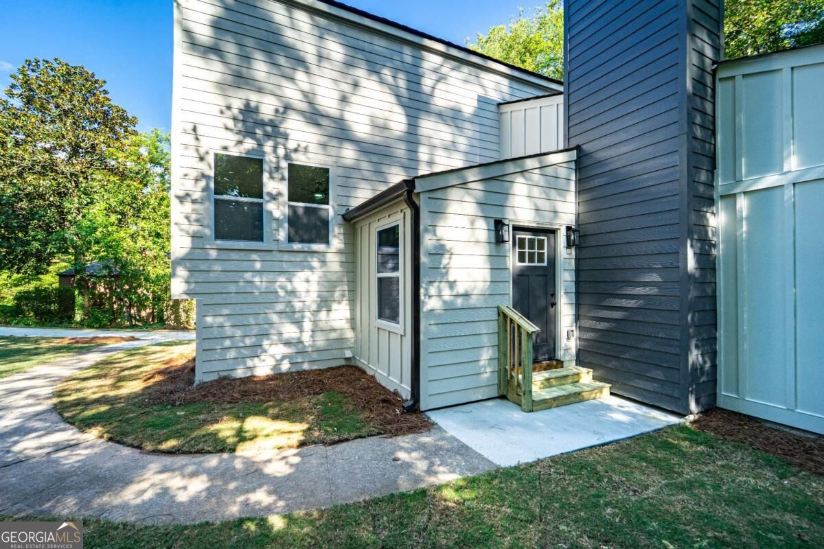 3253 Cedar Bluff Drive Ne Property Photo 4