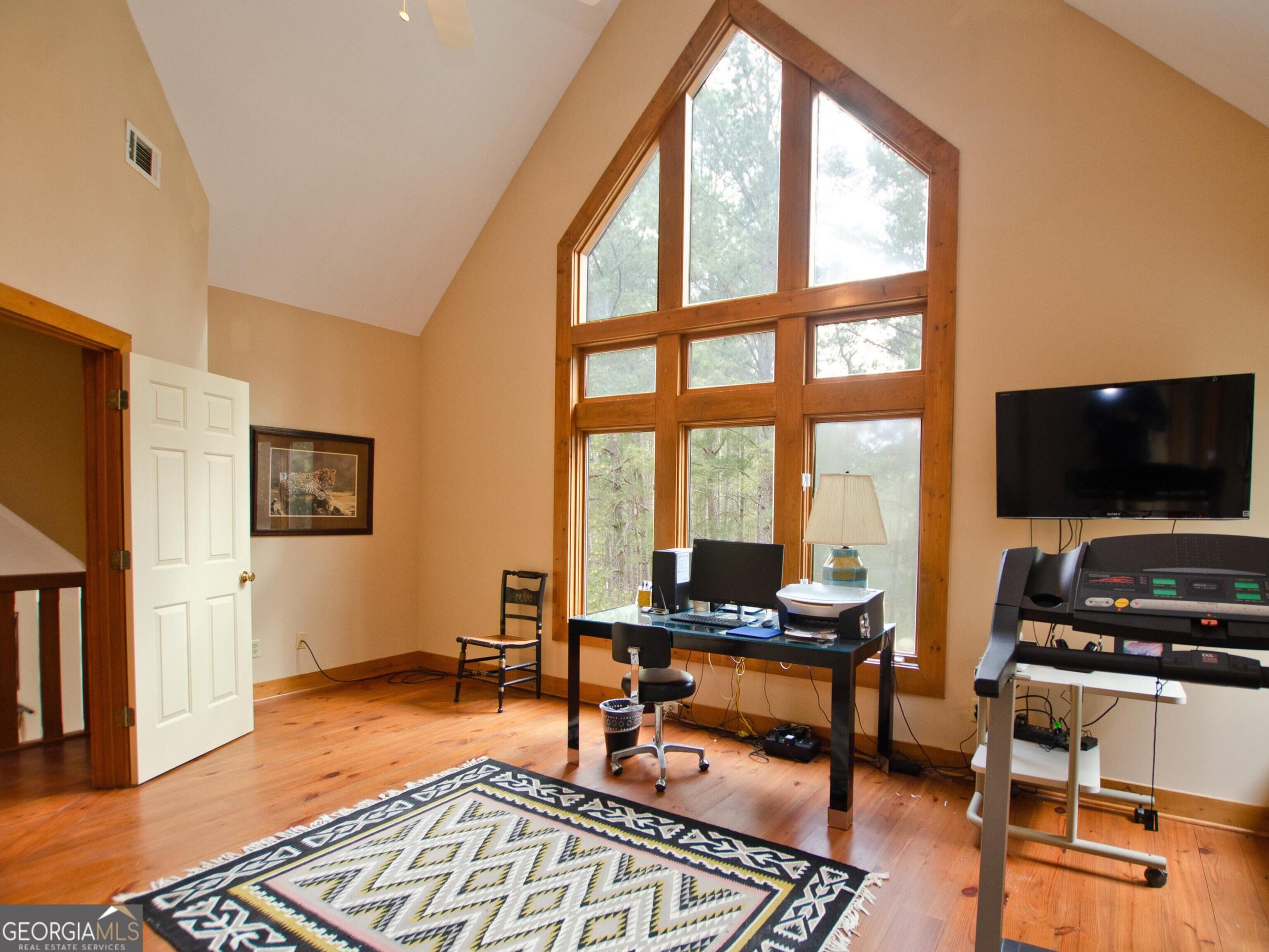 4000 Booth Road Ne Property Photo 21