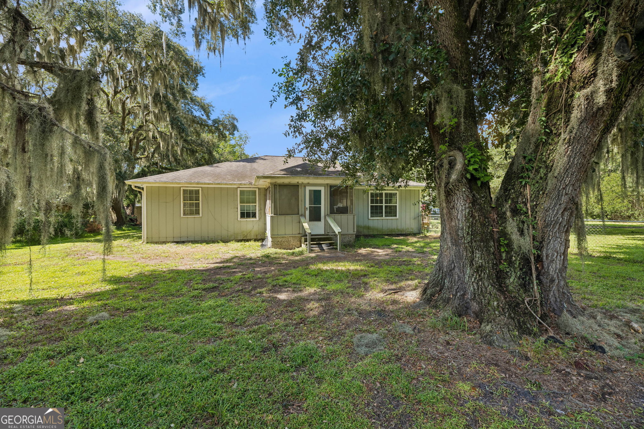 3107 Islands Highway Property Photo 1