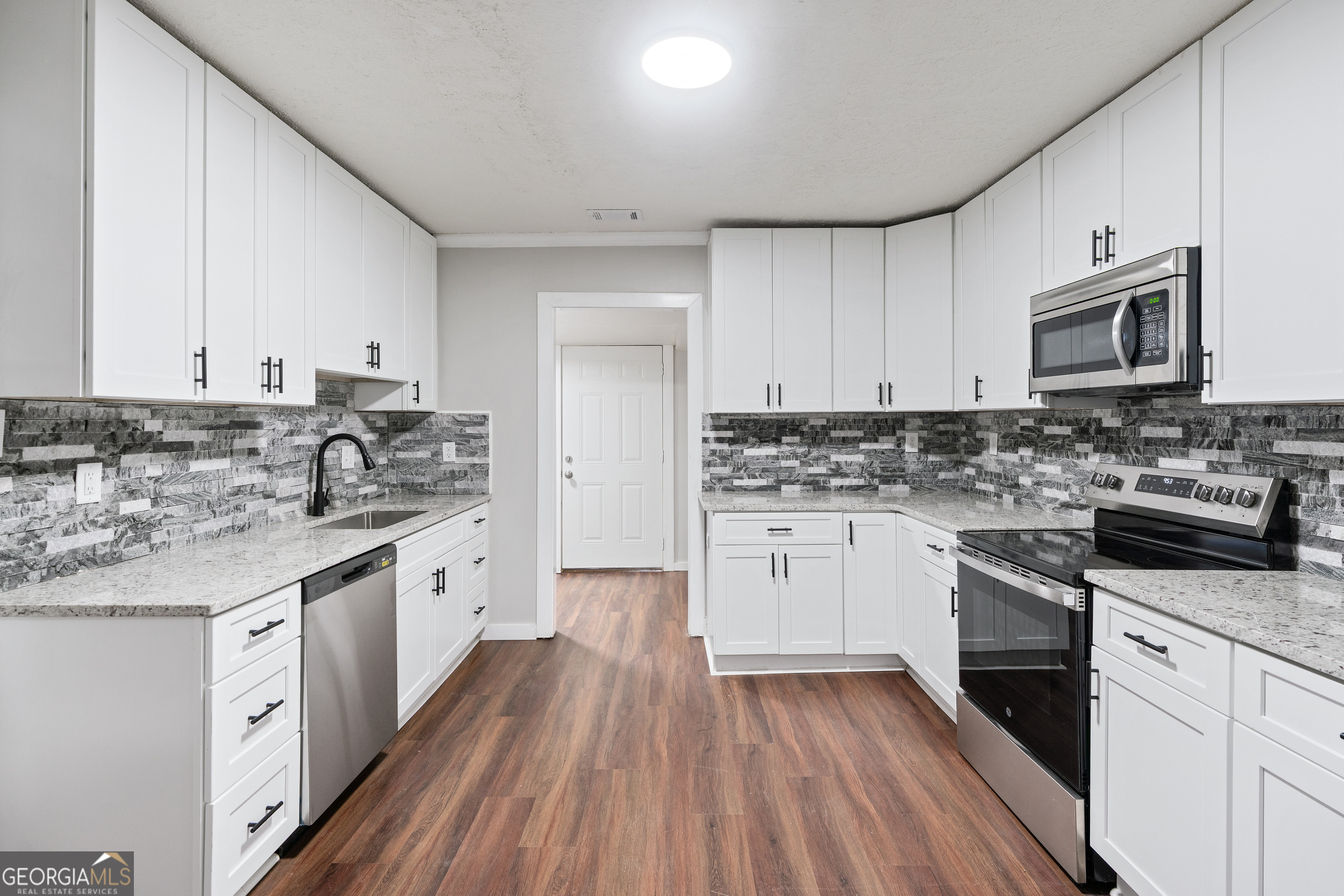 249 Fifth Street Property Photo 9