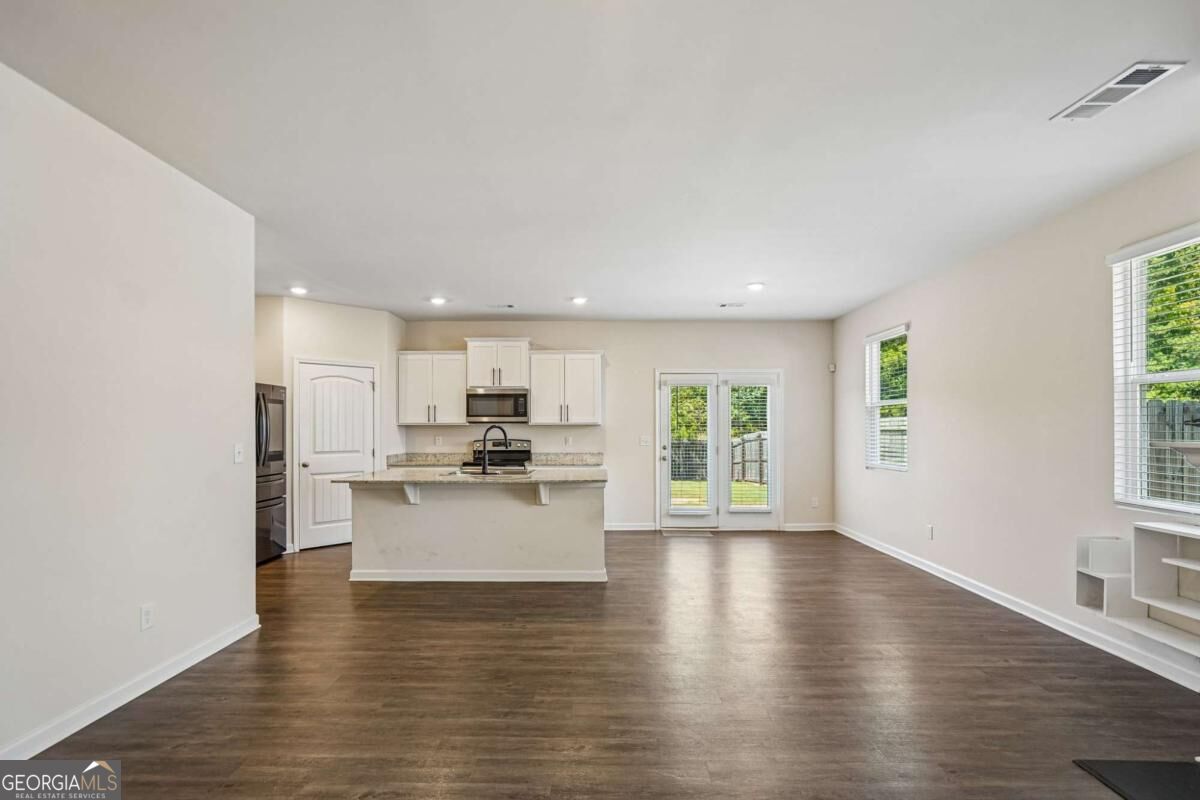 5184 Barberry Avenue Property Photo 6