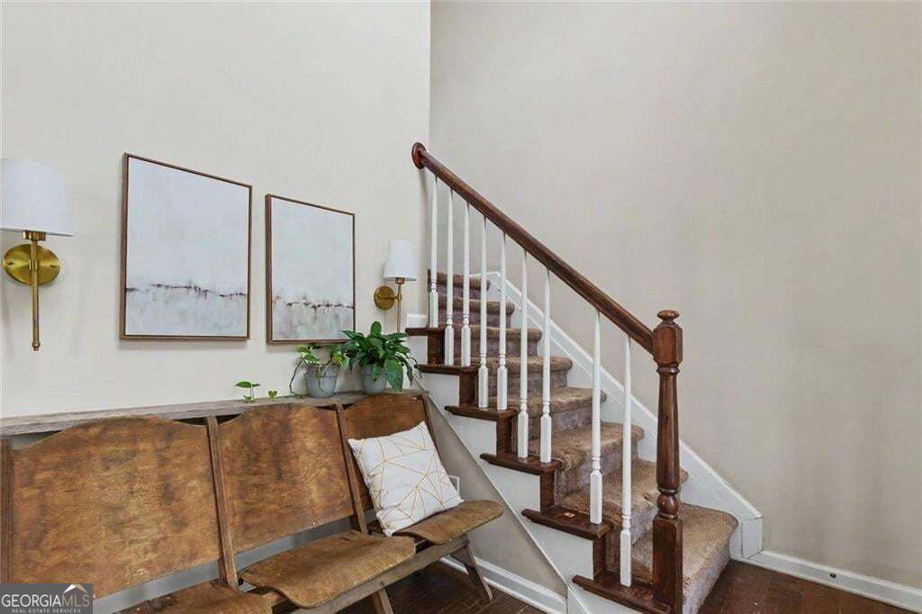 1080 Olde Roswell Grove Property Photo 3