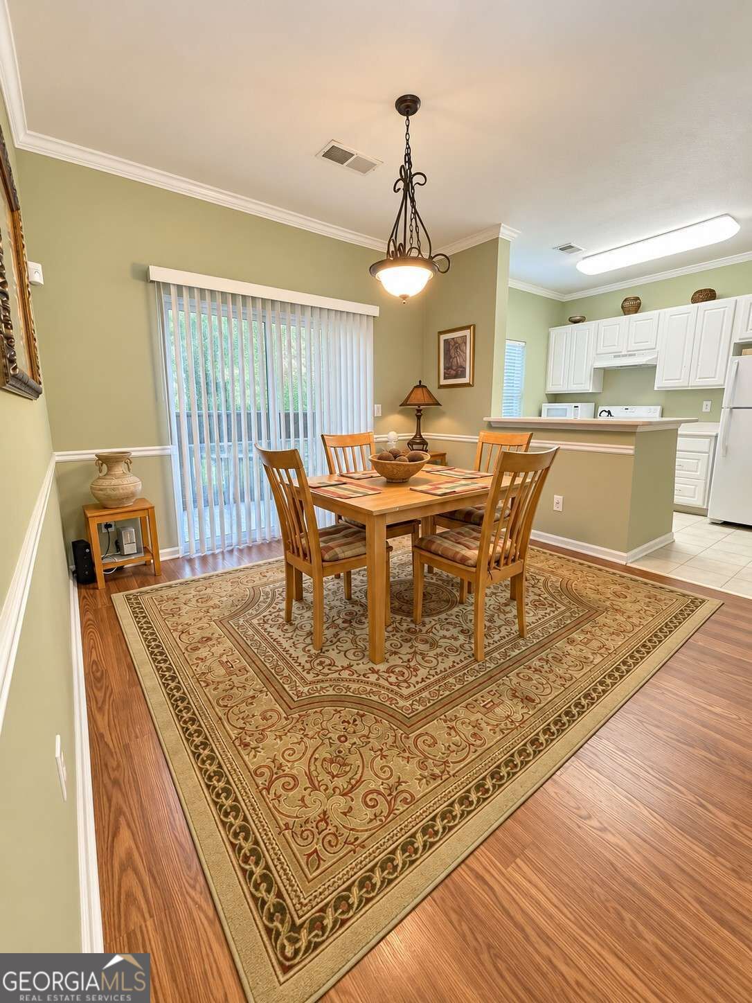 2585 Laurel Circle Nw Property Photo 2
