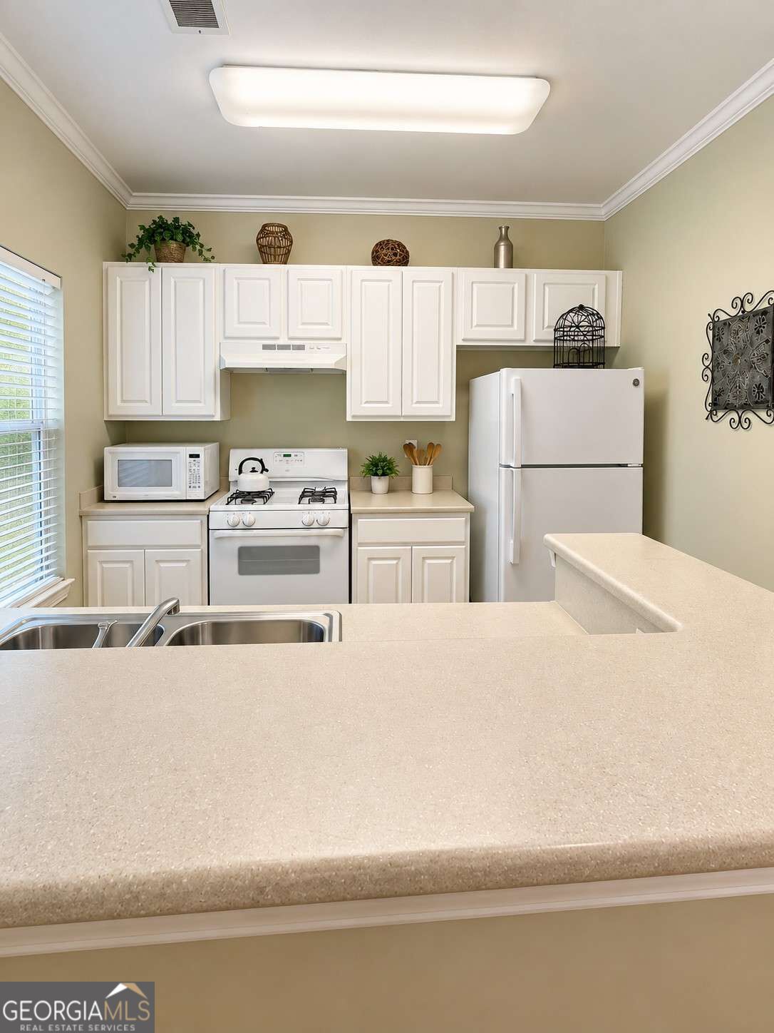 2585 Laurel Circle Nw Property Photo 3