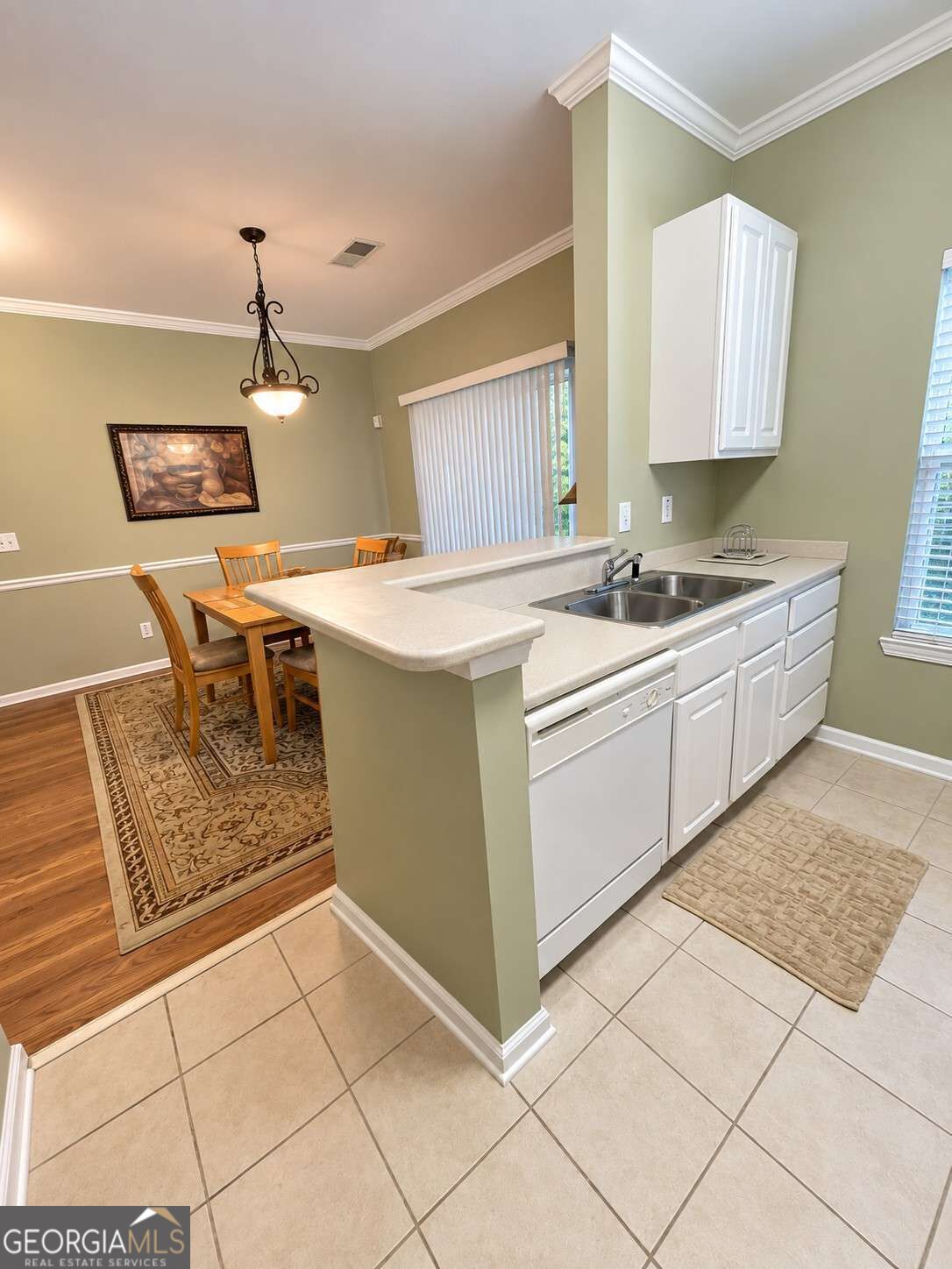 2585 Laurel Circle Nw Property Photo 4
