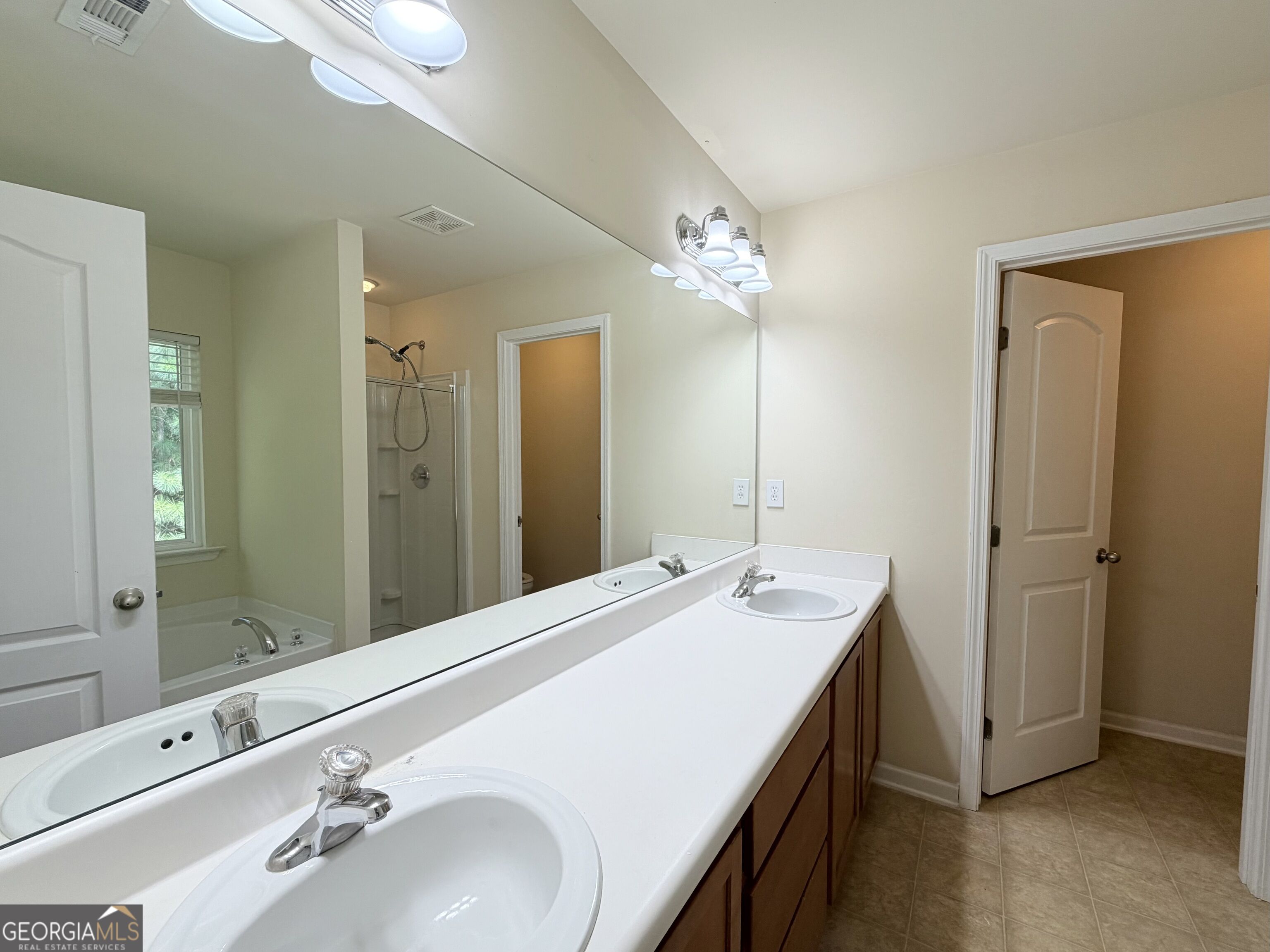 220 Brookhaven Court Property Photo 11