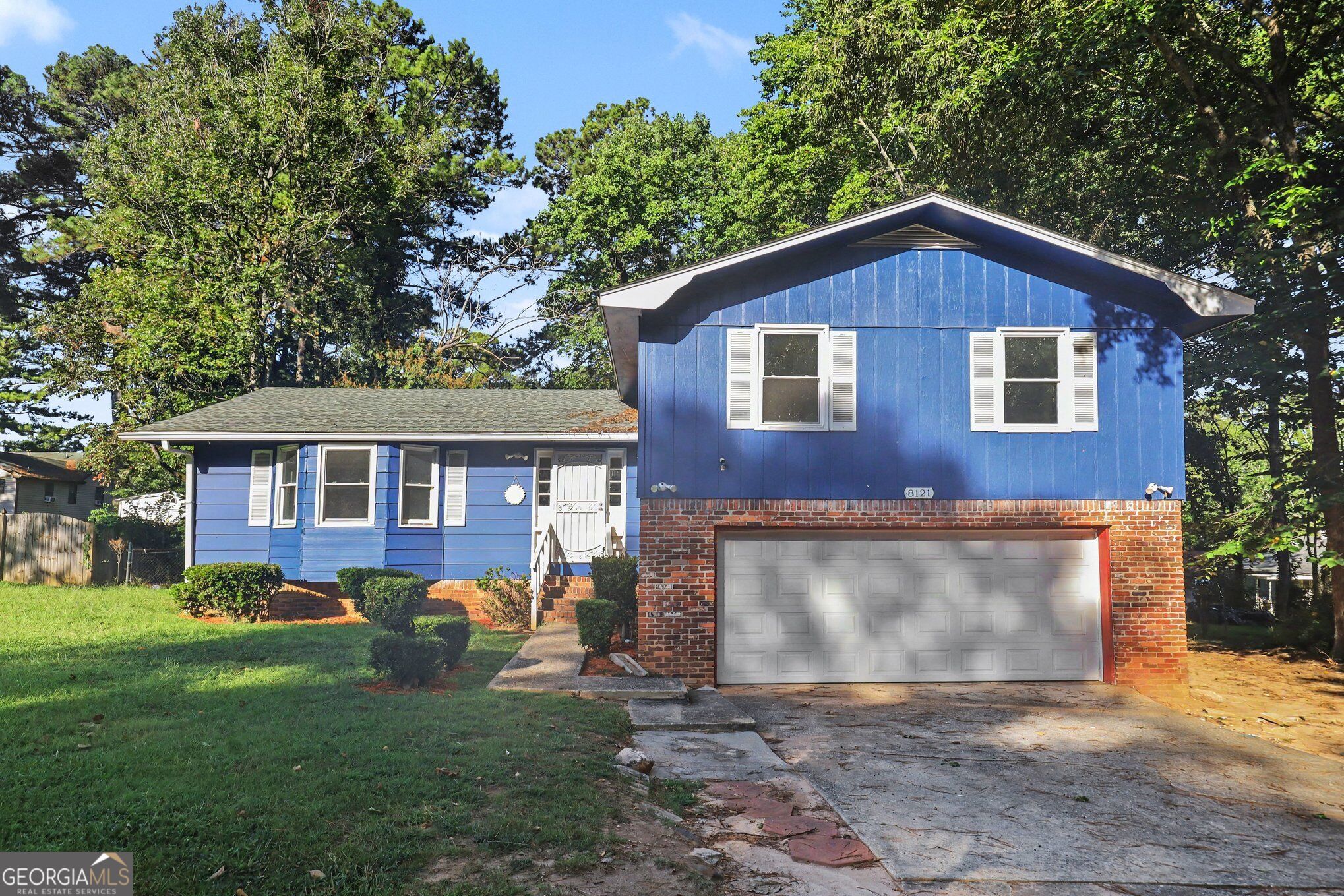 8121 Woodcliff Trail Property Photo 1