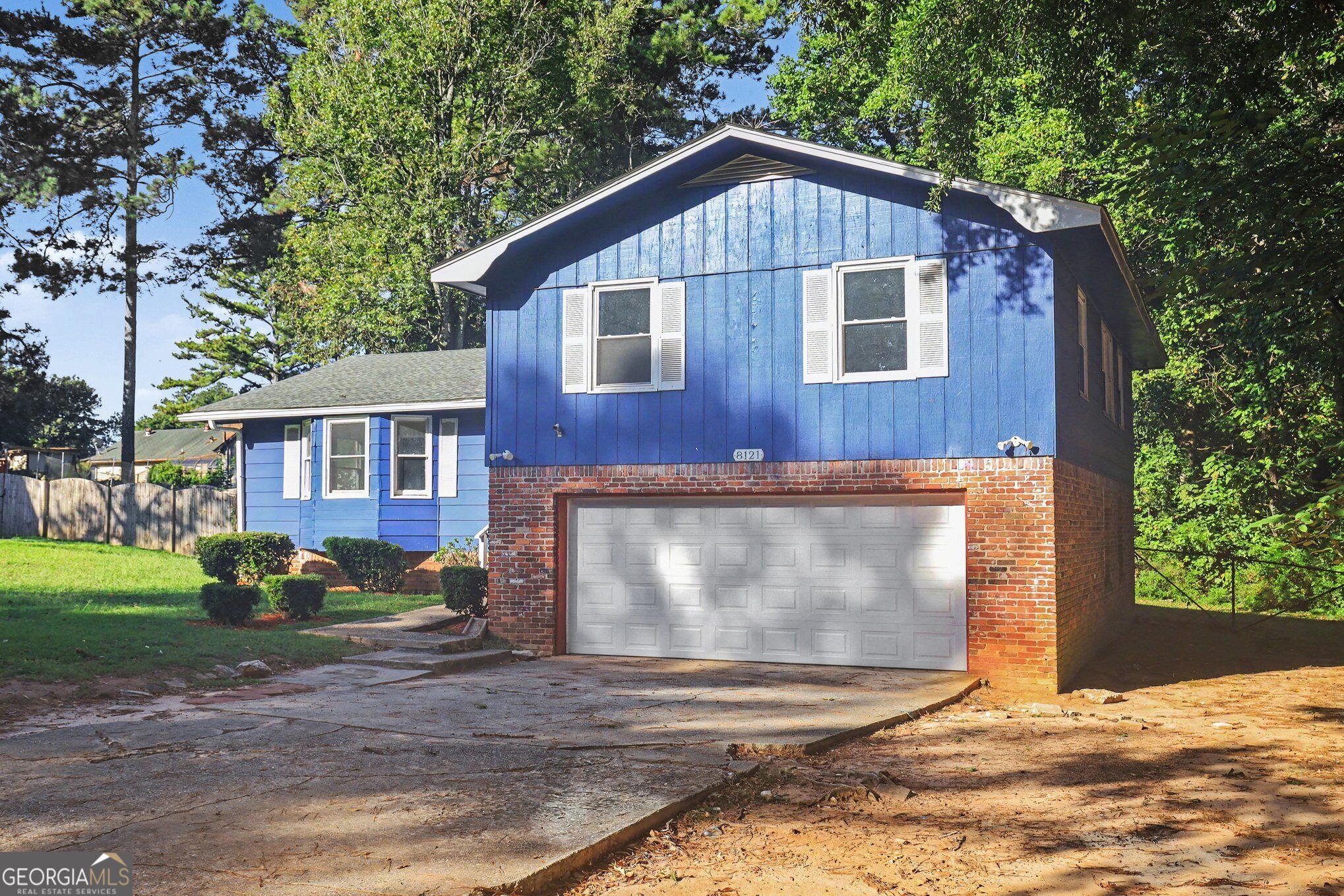 8121 Woodcliff Trail Property Photo 2