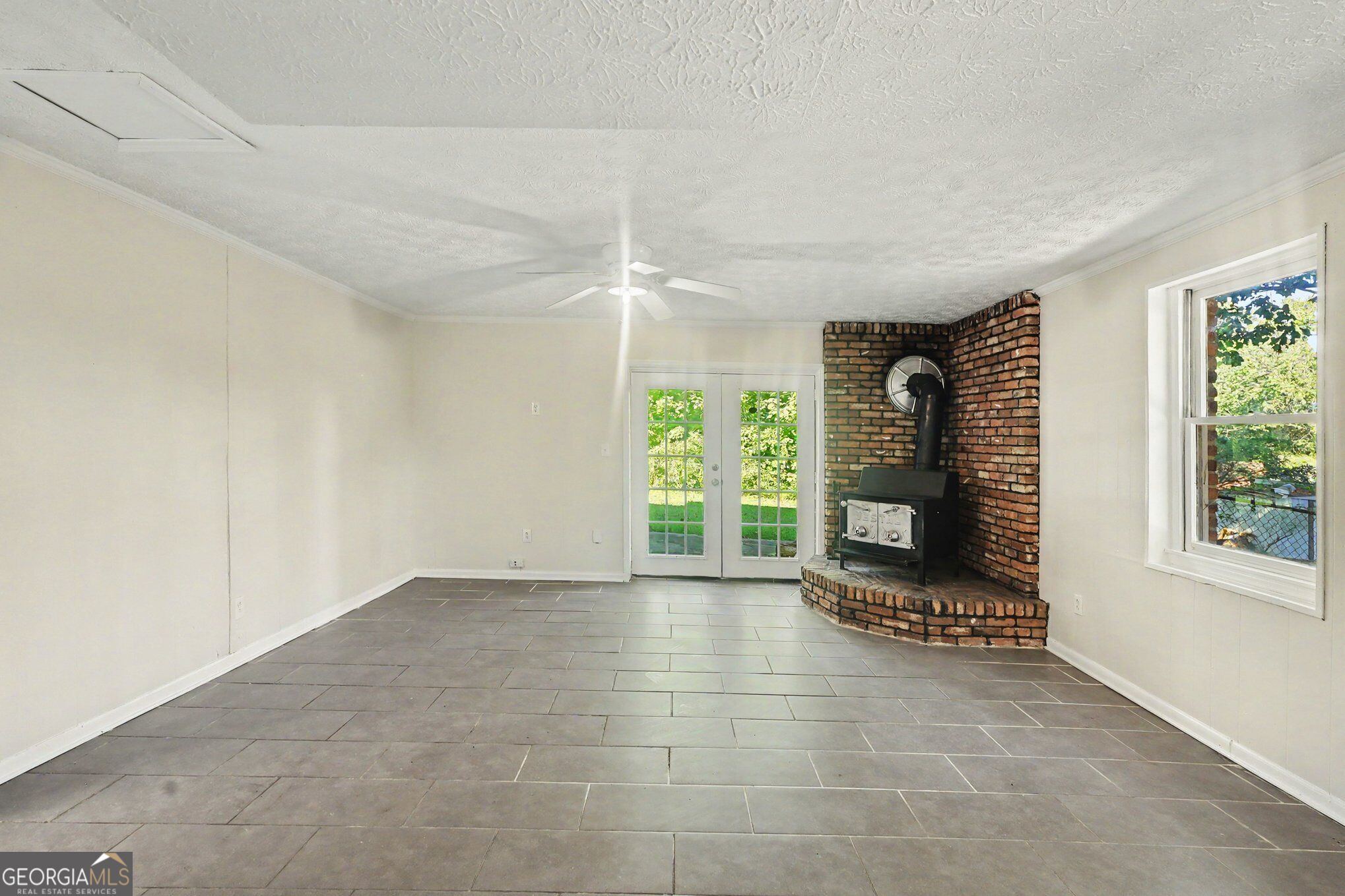 8121 Woodcliff Trail Property Photo 6