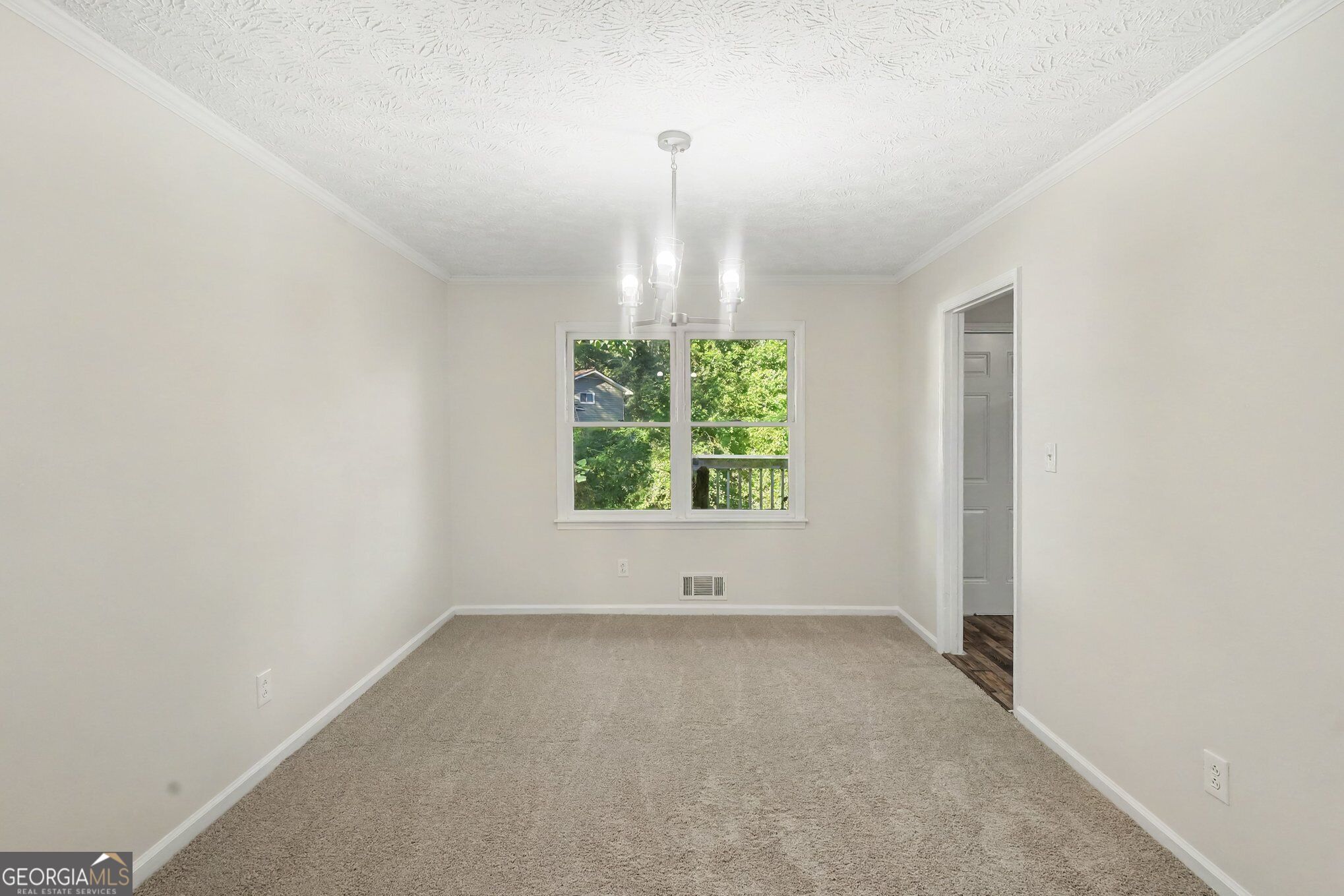 8121 Woodcliff Trail Property Photo 9