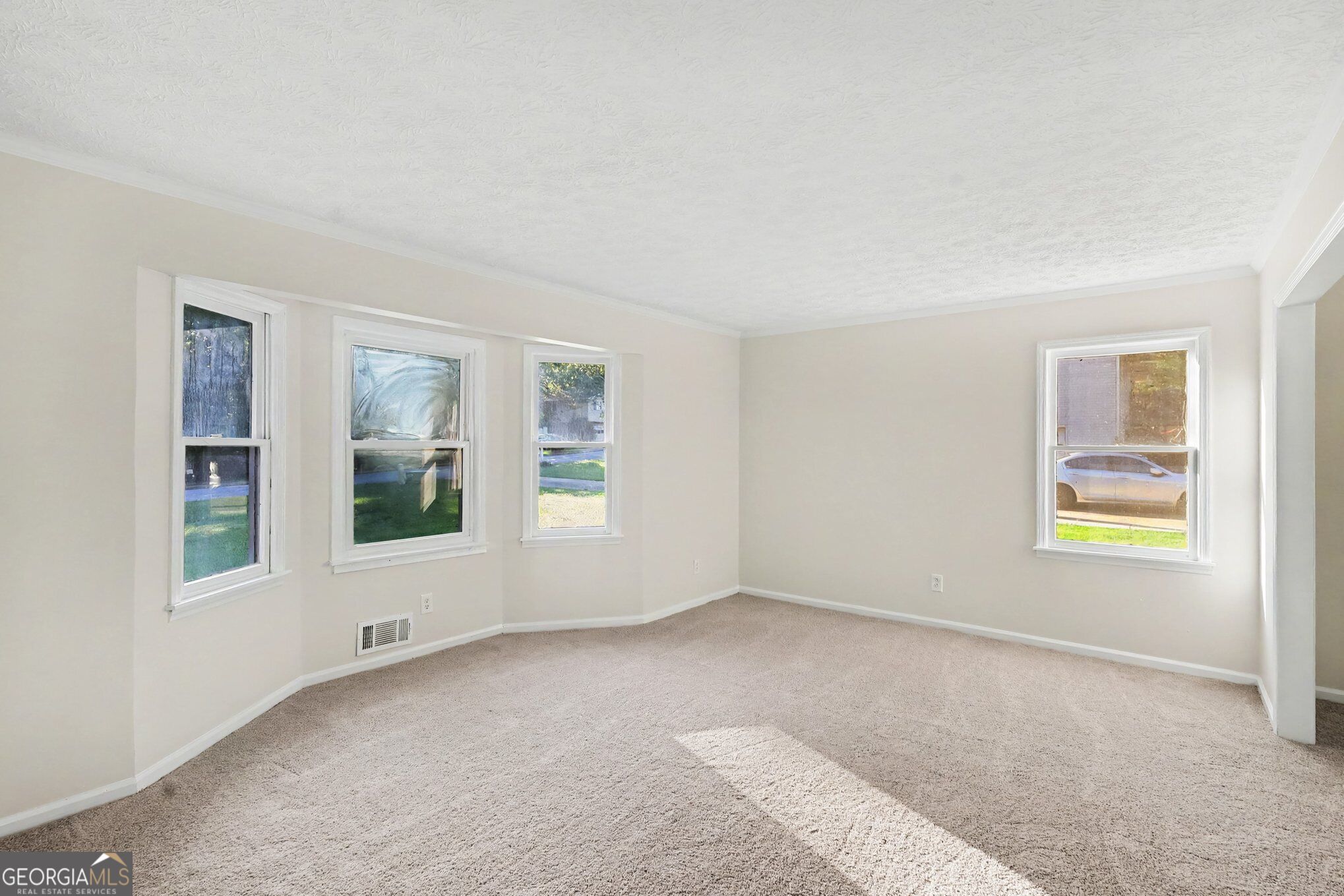 8121 Woodcliff Trail Property Photo 11