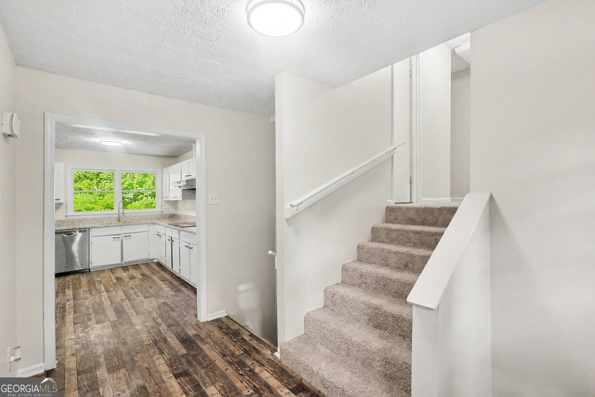 8121 Woodcliff Trail Property Photo 13