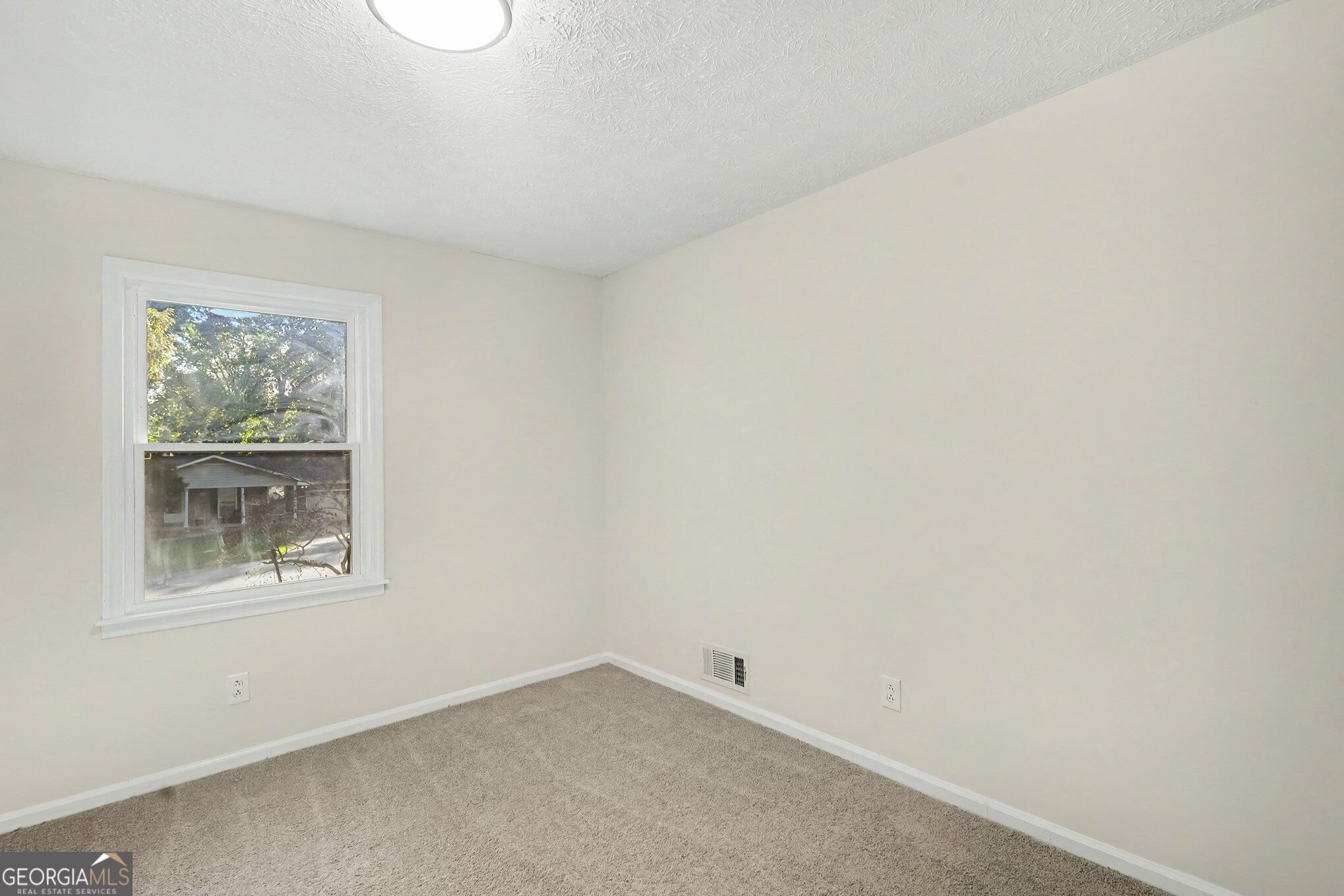 8121 Woodcliff Trail Property Photo 18