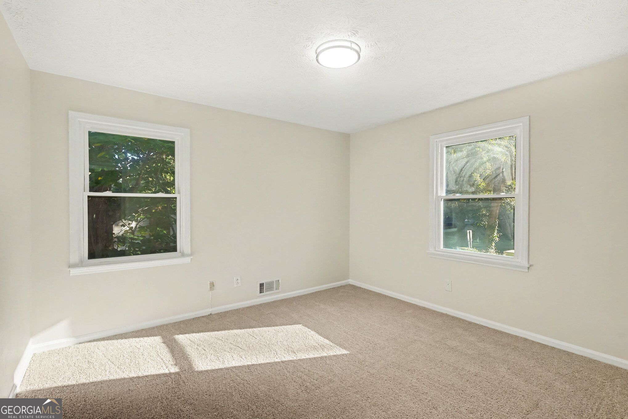 8121 Woodcliff Trail Property Photo 21