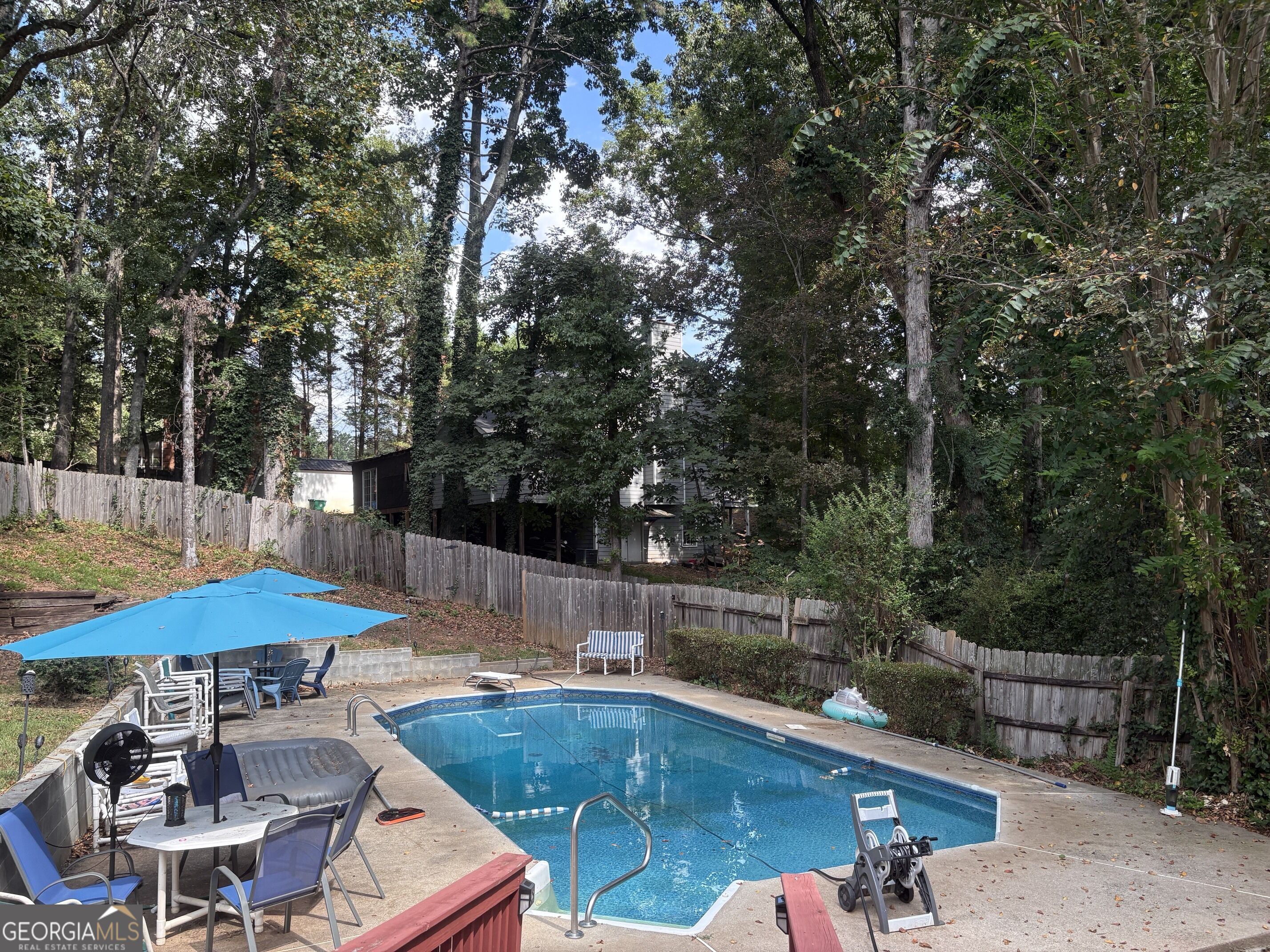1068 Leslie Place Property Photo 2
