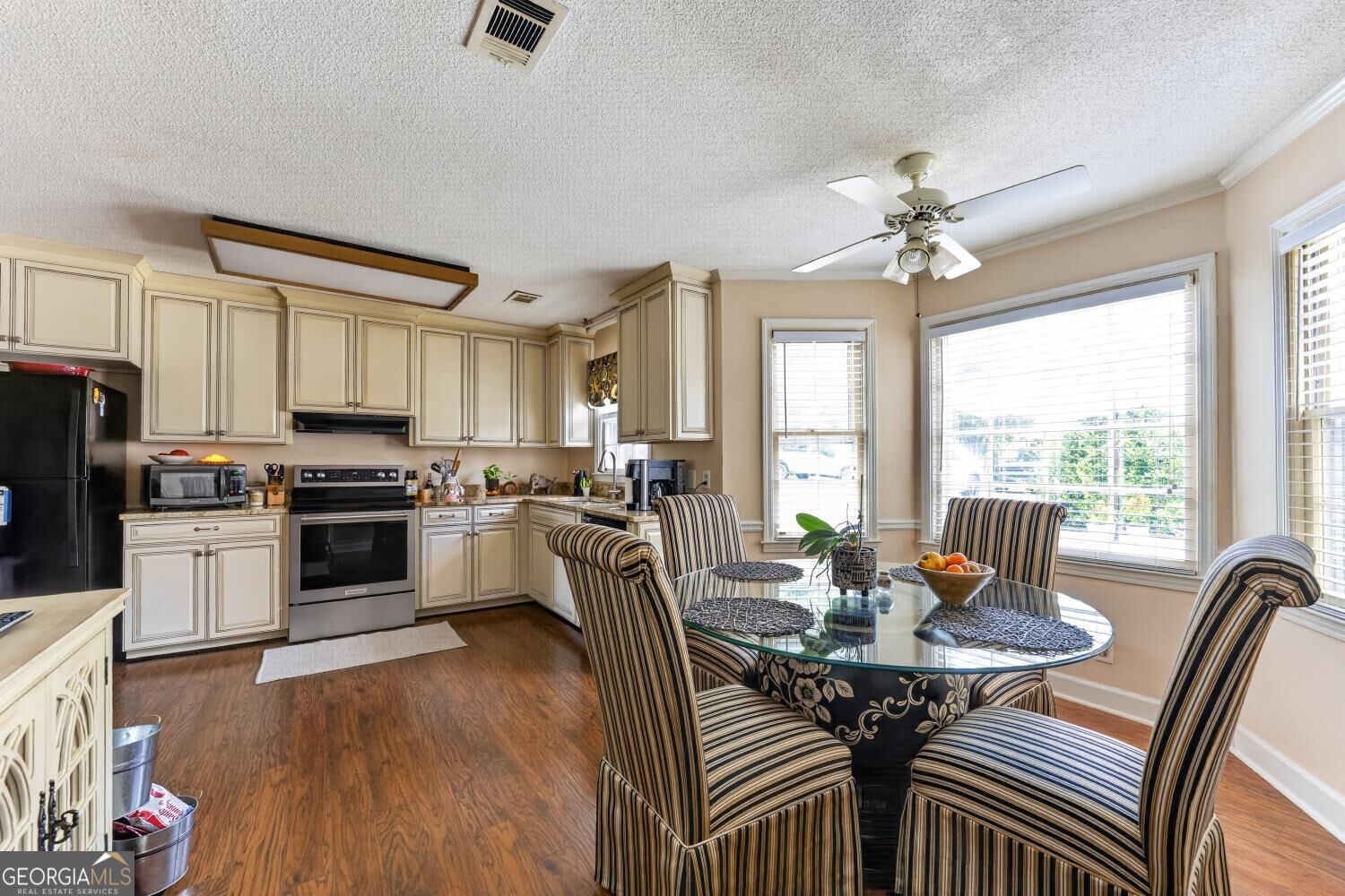 5369 Rivoli Drive Property Photo 8