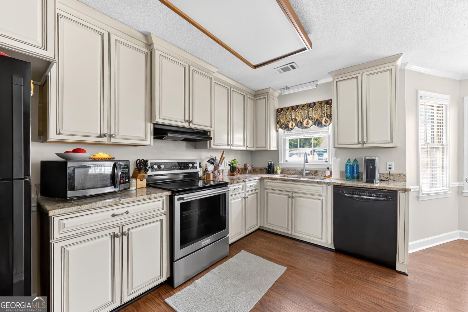 5369 Rivoli Drive Property Photo 10