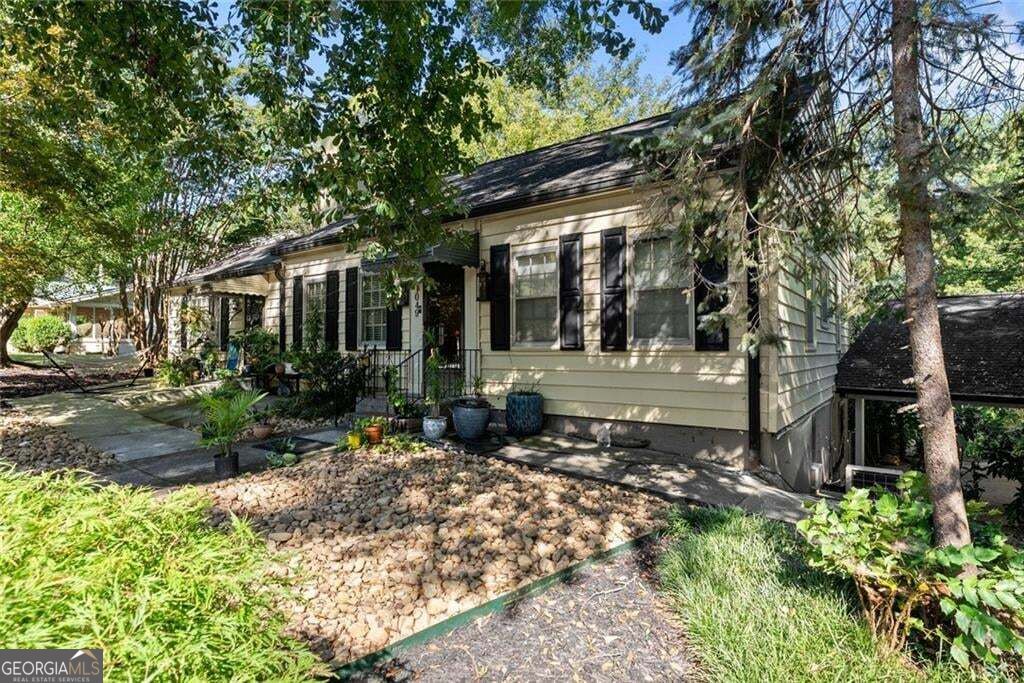 1049 Park Street Property Photo 3