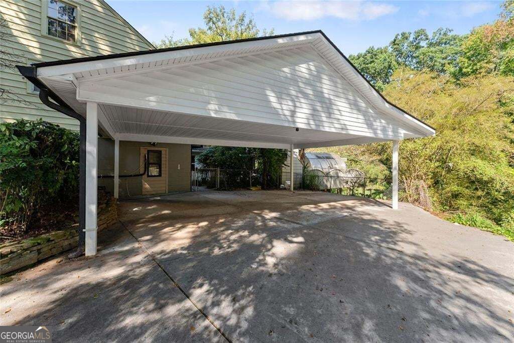 1049 Park Street Property Photo 5