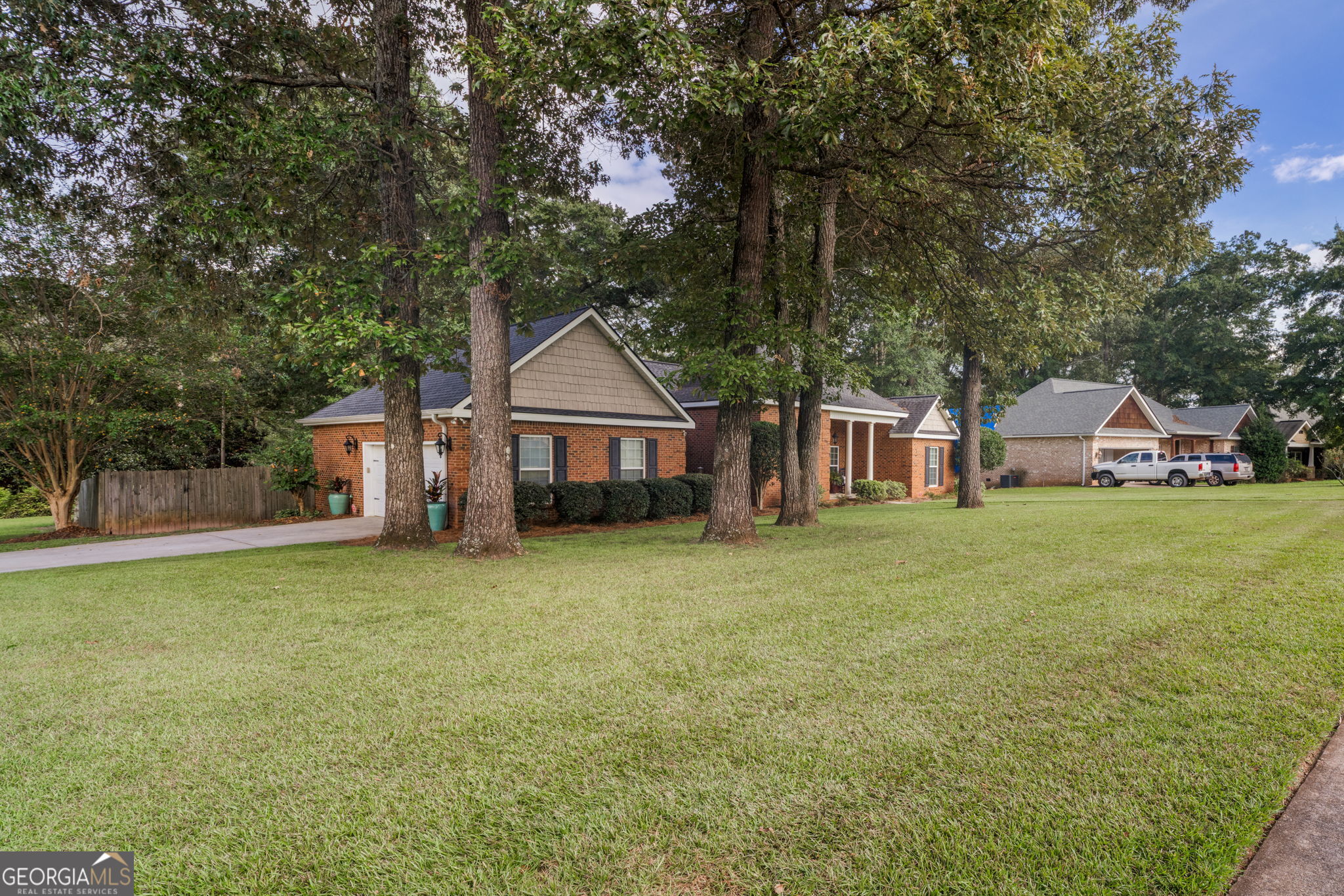 301 Hunts Landing Drive Property Photo 2