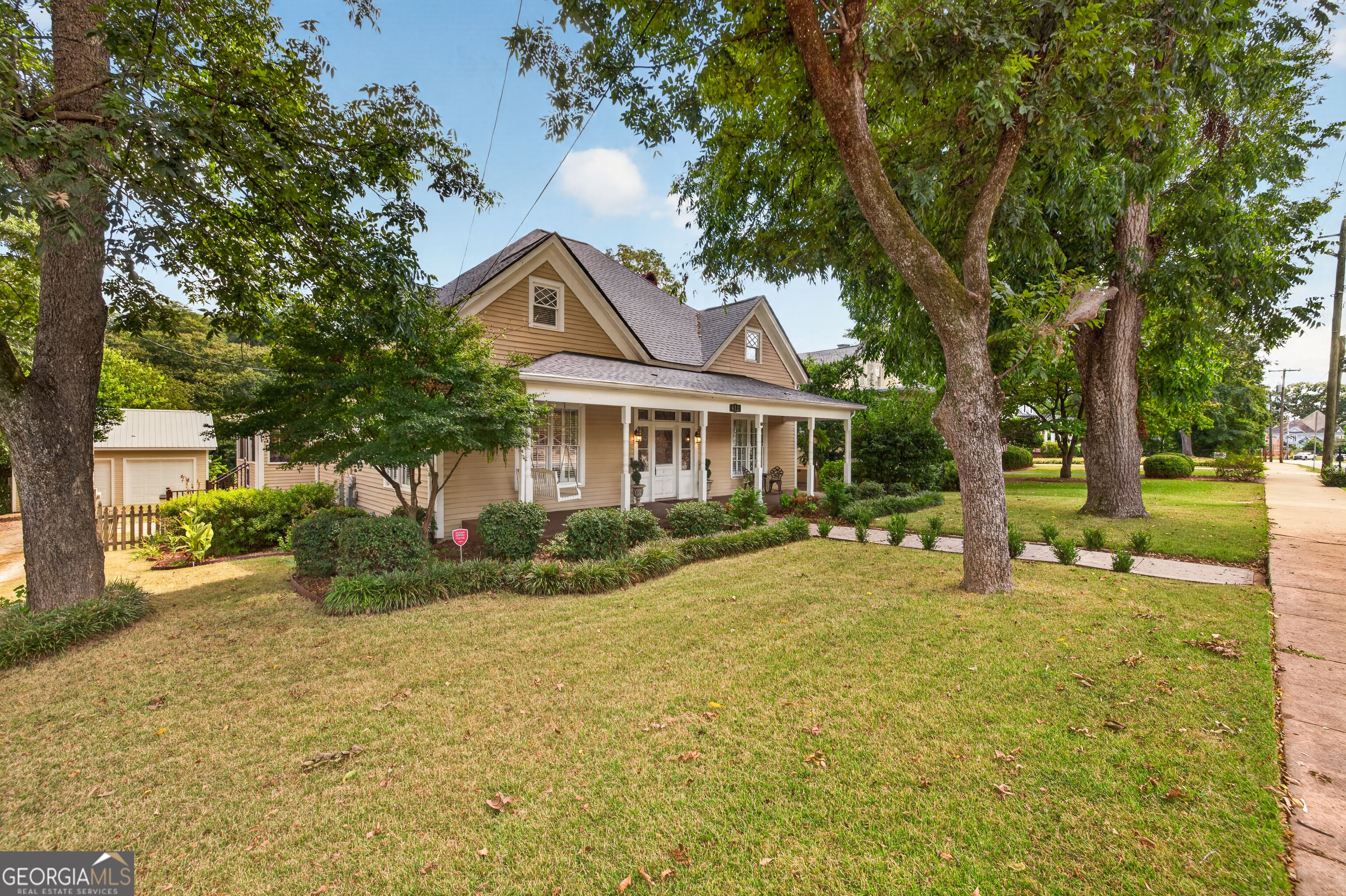412 College Street Property Photo 1