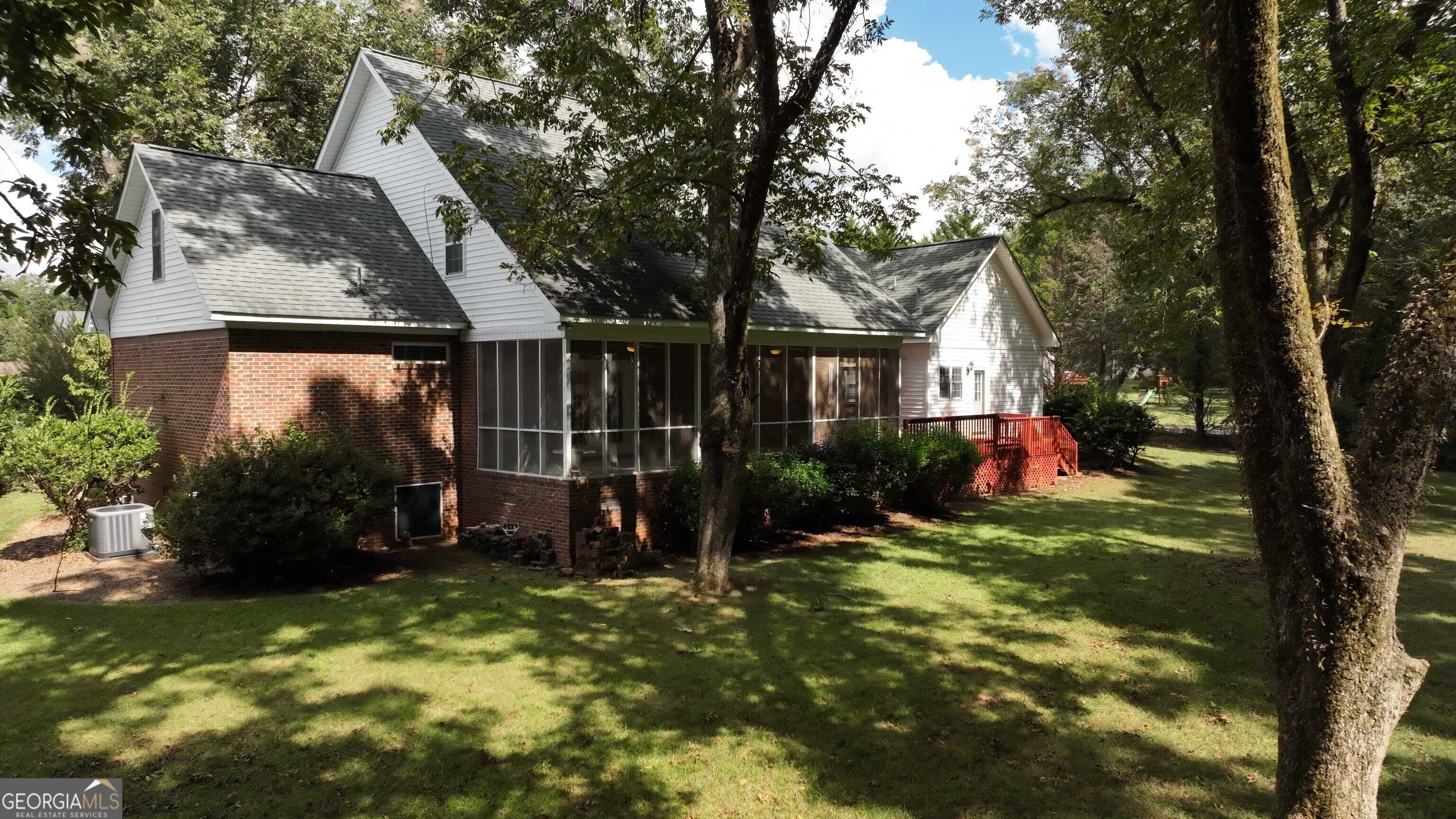 126 Shasta Drive Property Photo 10