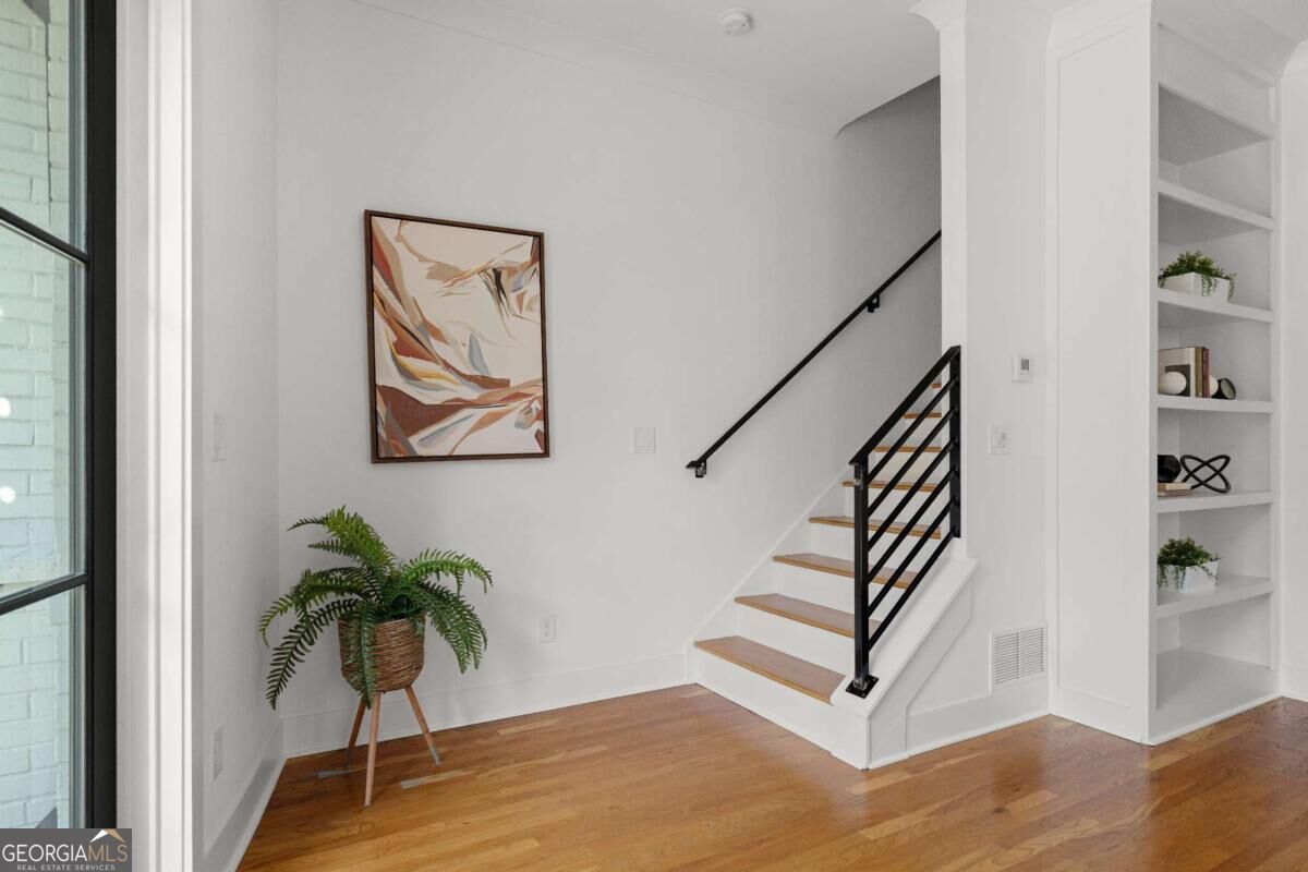 1112 Arkwright Place Se # B Property Photo 15