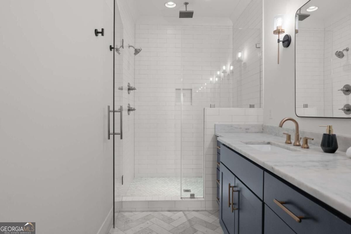 1112 Arkwright Place Se # B Property Photo 19