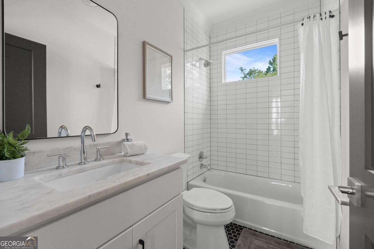 1112 Arkwright Place Se # B Property Photo 23