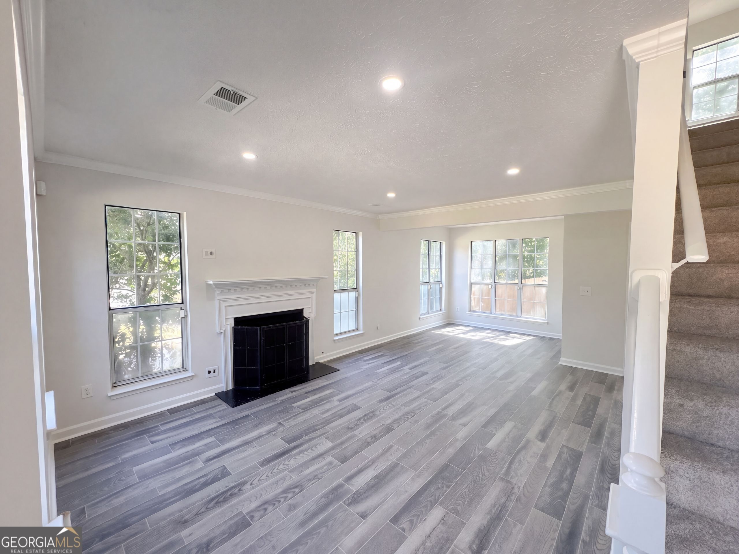 4389 Southvale Drive Property Photo 3