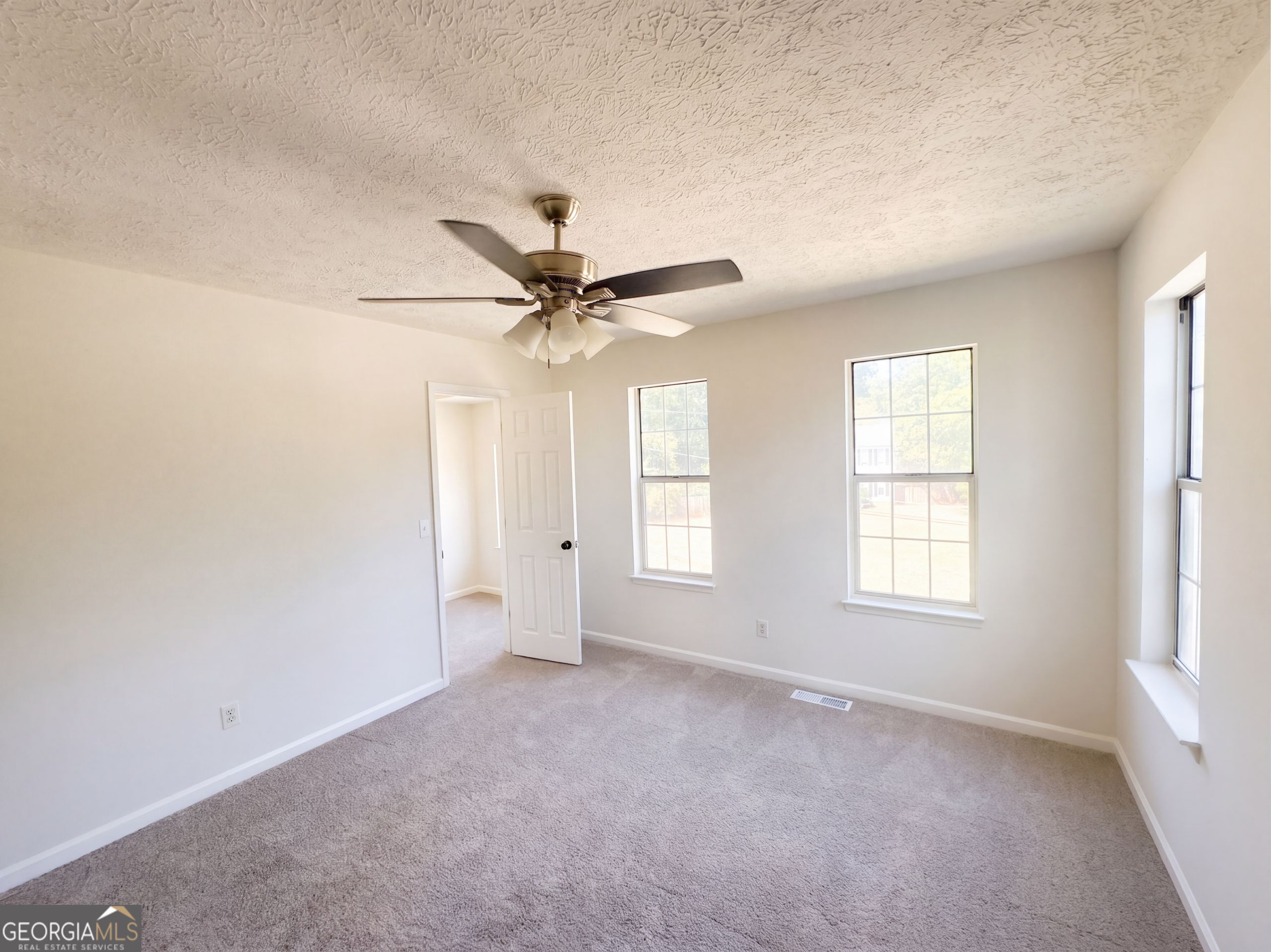 4389 Southvale Drive Property Photo 4