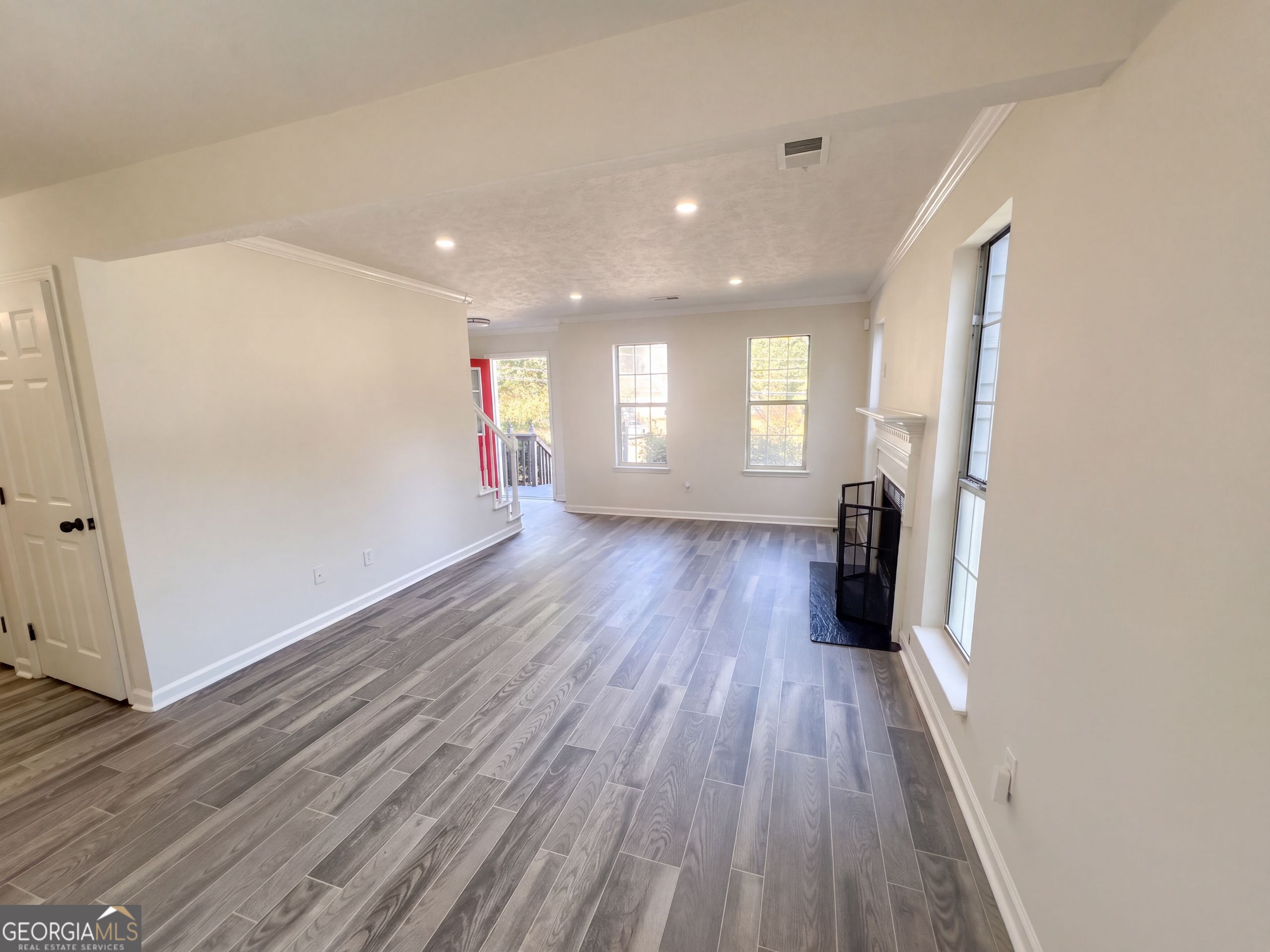 4389 Southvale Drive Property Photo 6