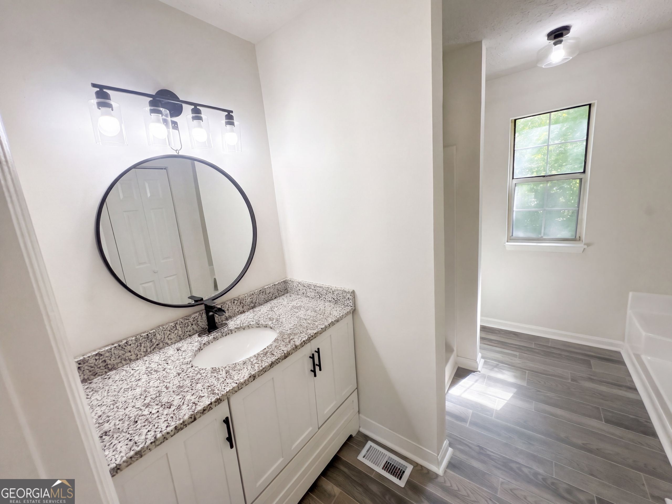 4389 Southvale Drive Property Photo 14
